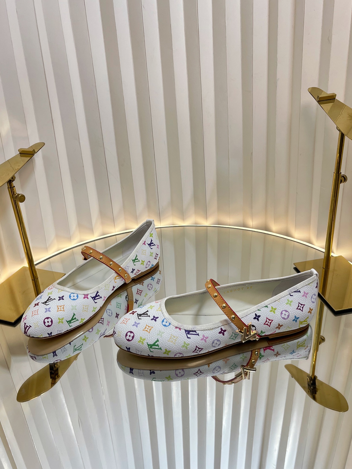 l0vis Vvtt0n romy flat ballerina takashi murakami white (women