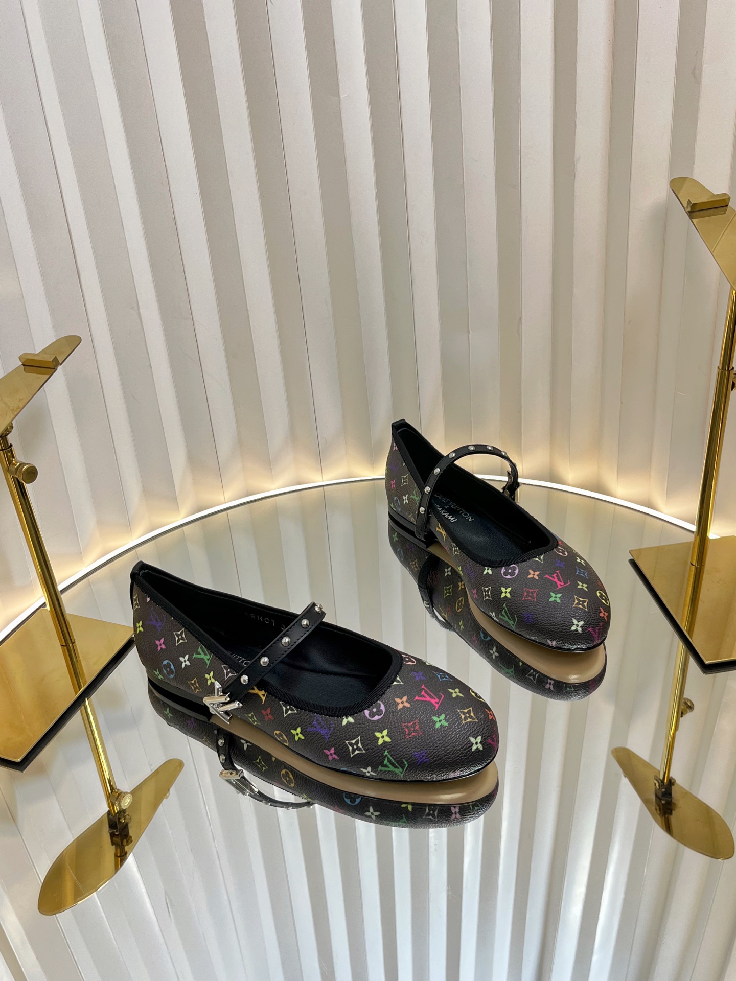 l0vis Vvtt0n romy flat ballerina takashi murakami black(women