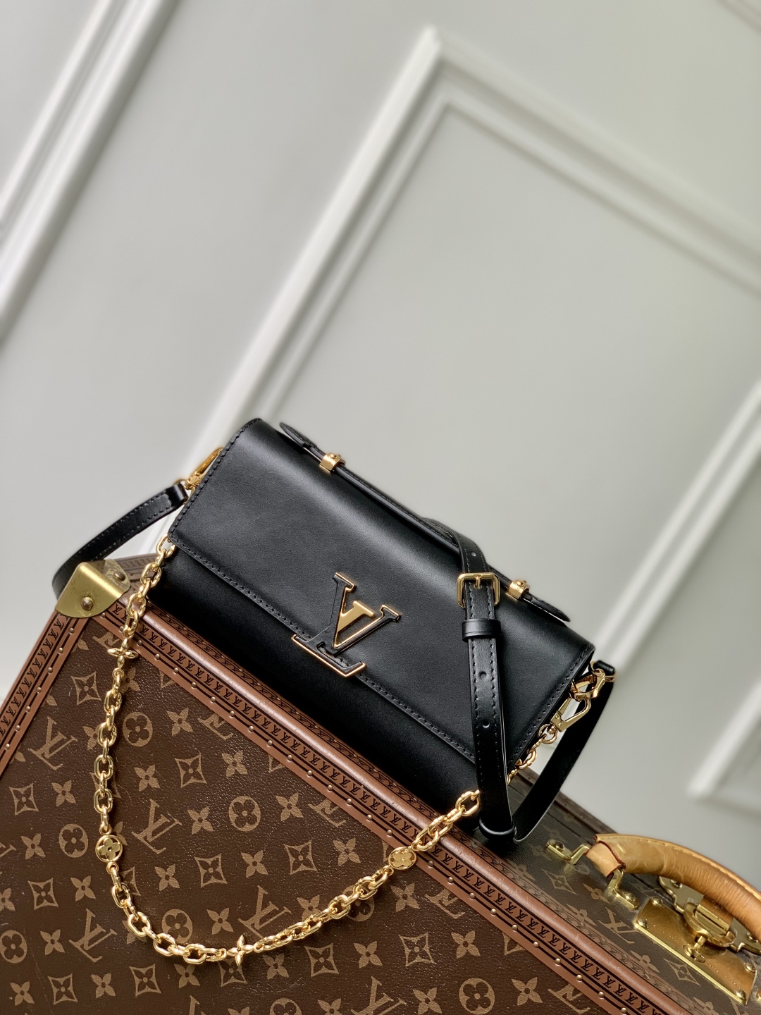 L0vis Vvtt0n Wallet On Chain Capucines M12143-12 x 4 x 23CM