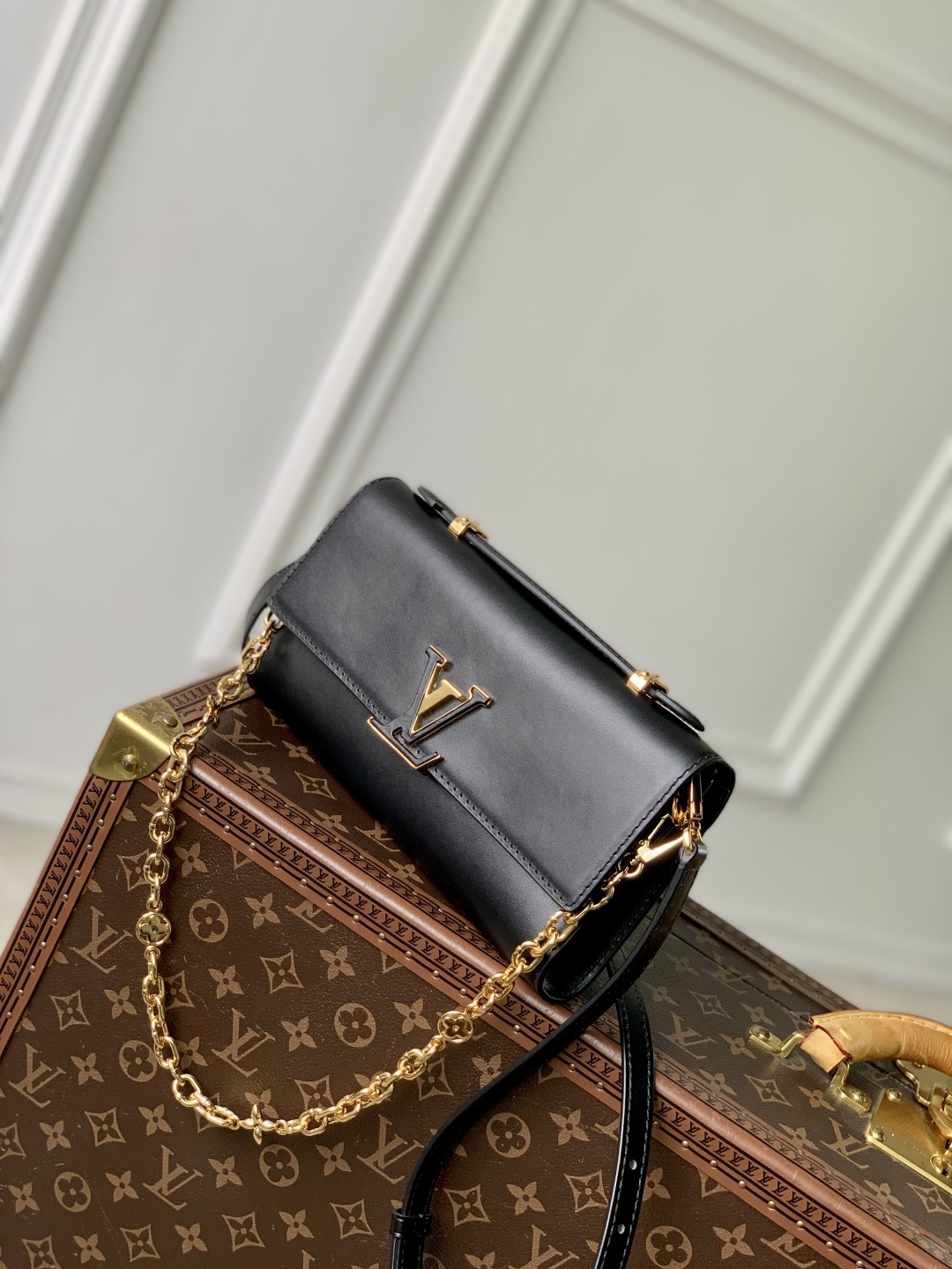 L0vis Vvtt0n Wallet On Chain Capucines M12143-12 x 4 x 23CM
