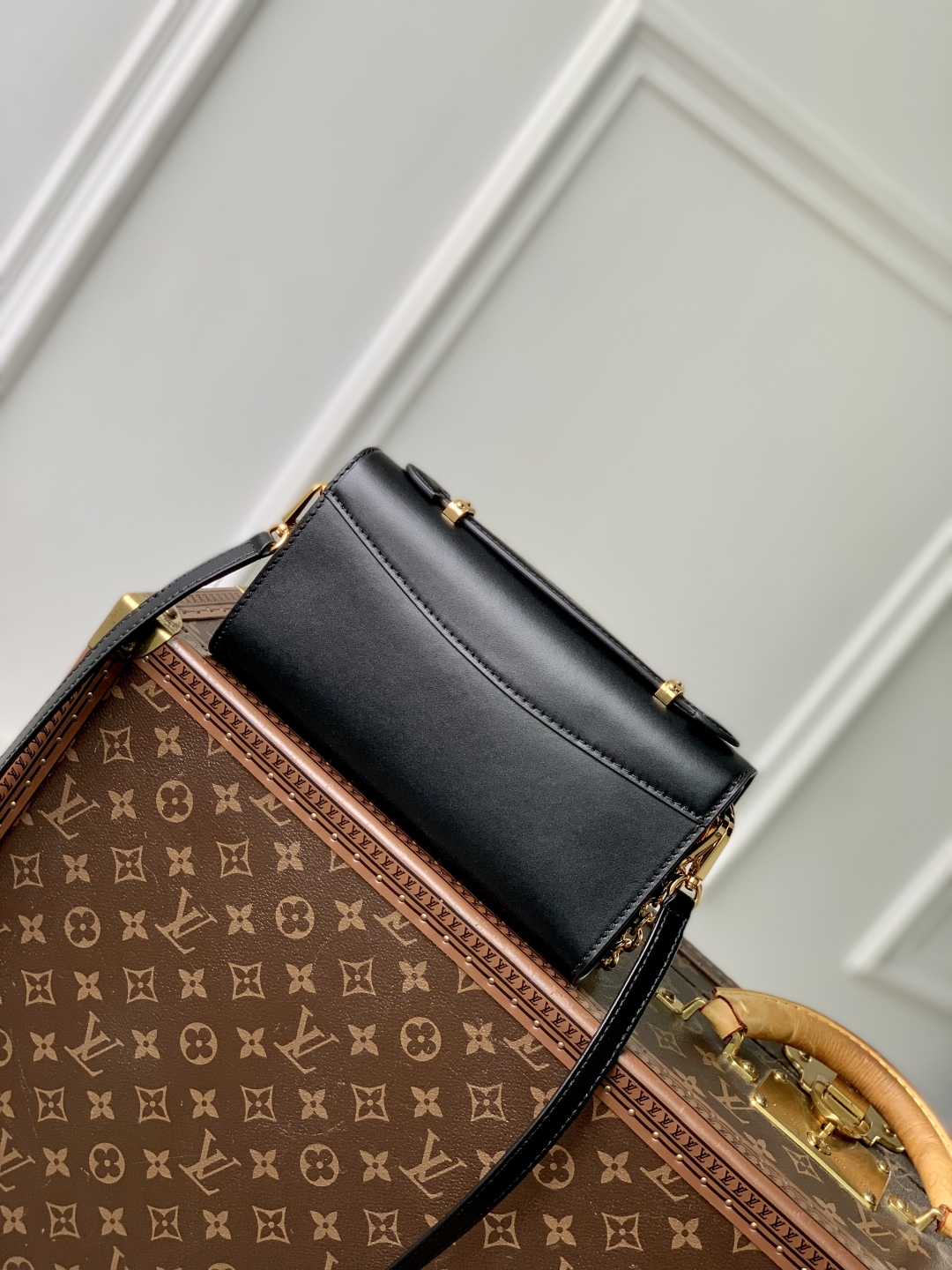 L0vis Vvtt0n Wallet On Chain Capucines M12143-12 x 4 x 23CM
