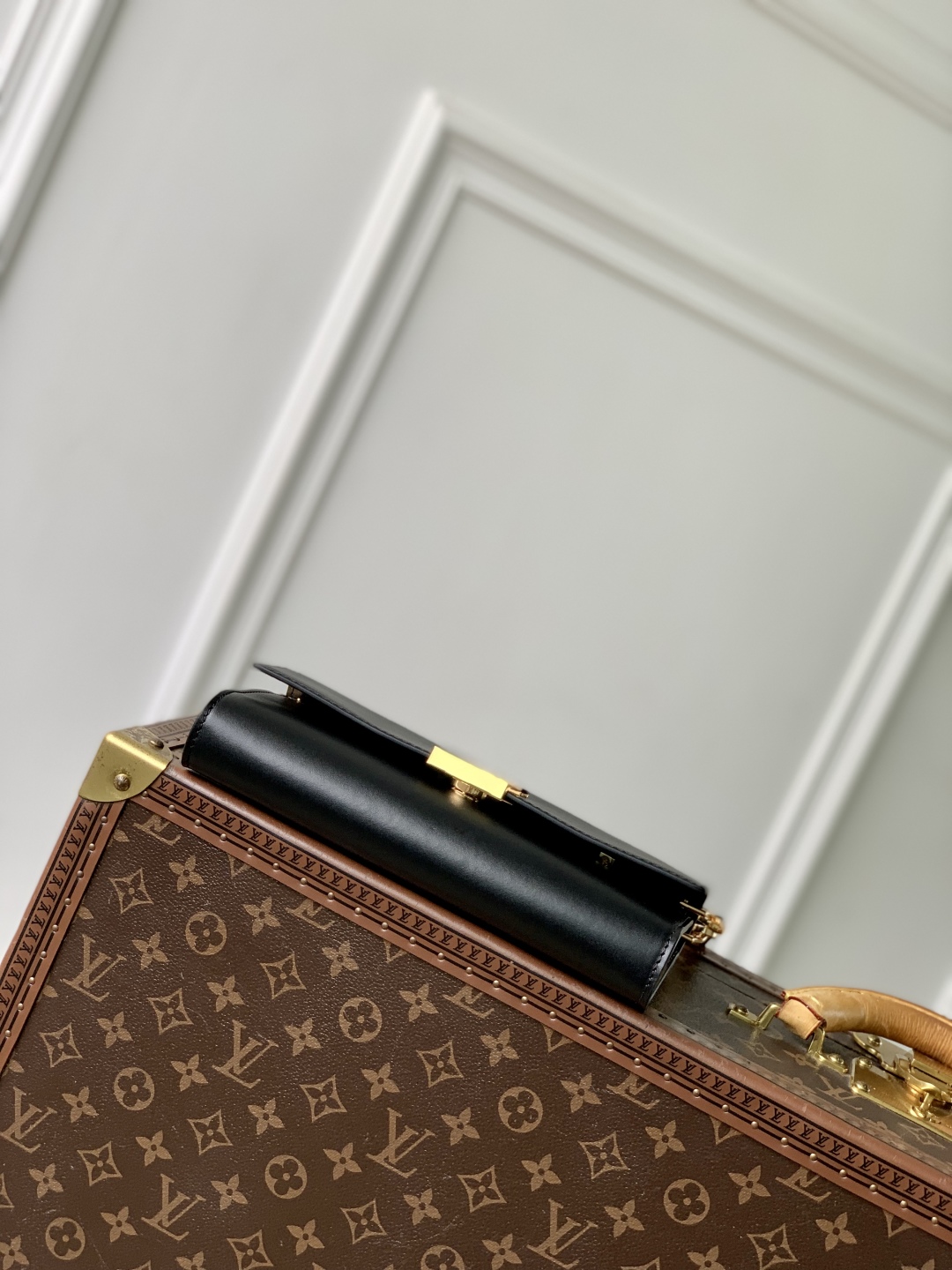 L0vis Vvtt0n Wallet On Chain Capucines M12143-12 x 4 x 23CM