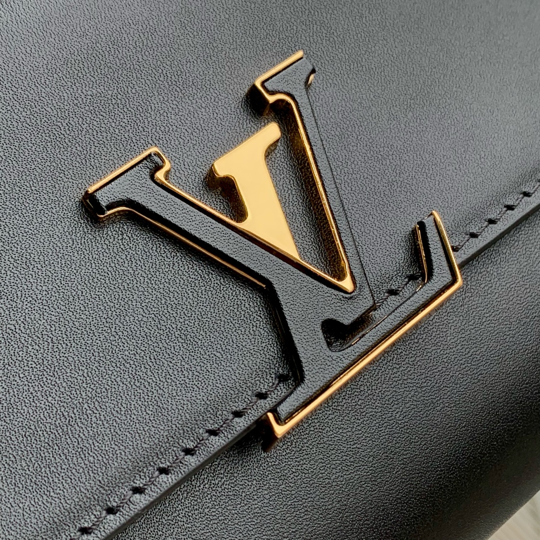 L0vis Vvtt0n Wallet On Chain Capucines M12143-12 x 4 x 23CM