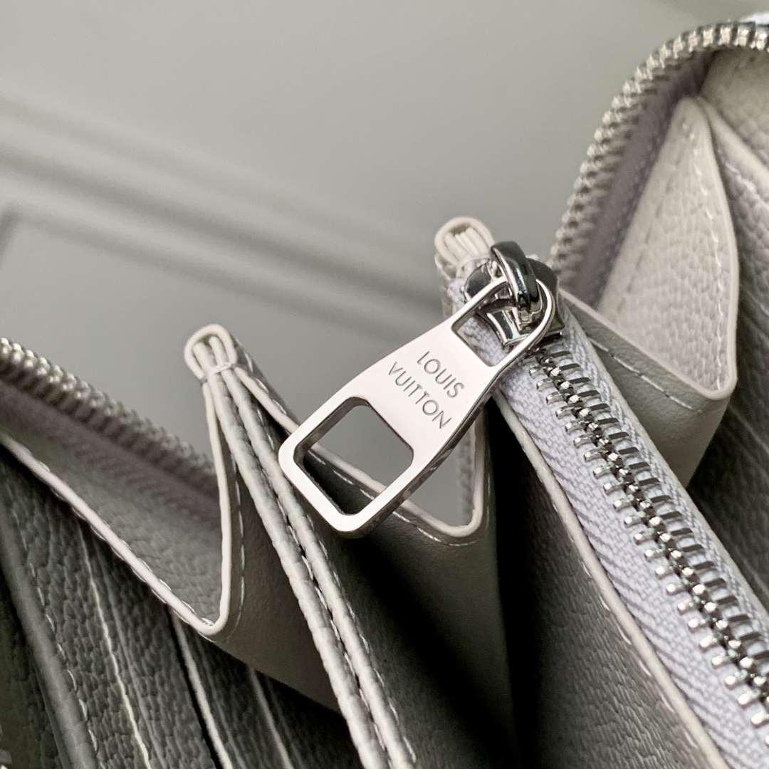 L0vis Vvtt0n Zippy Wallet-19.5× 10.5x 2.5CM