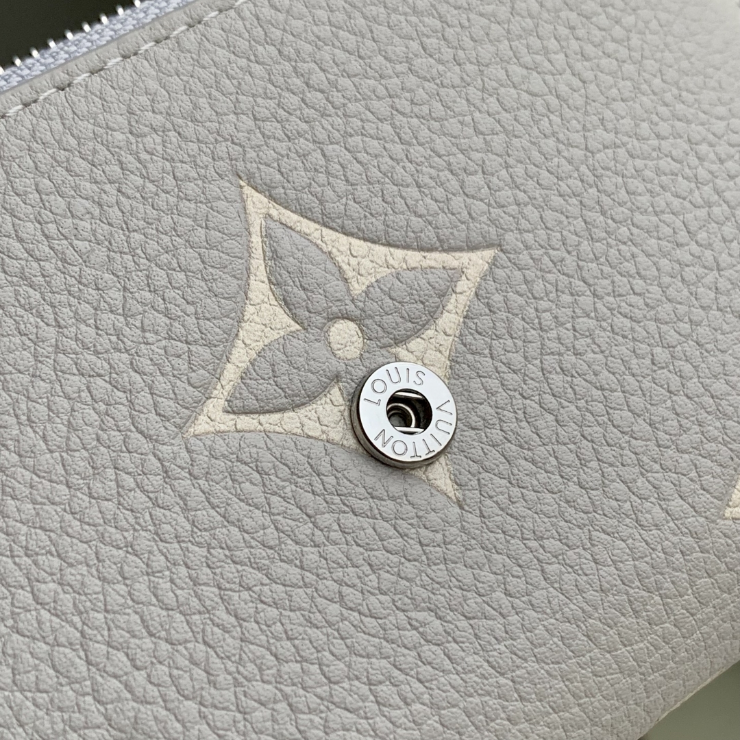 L0vis Vvtt0n Victorine By the Pool Wallet-12 x 9.5 x 2.5CM