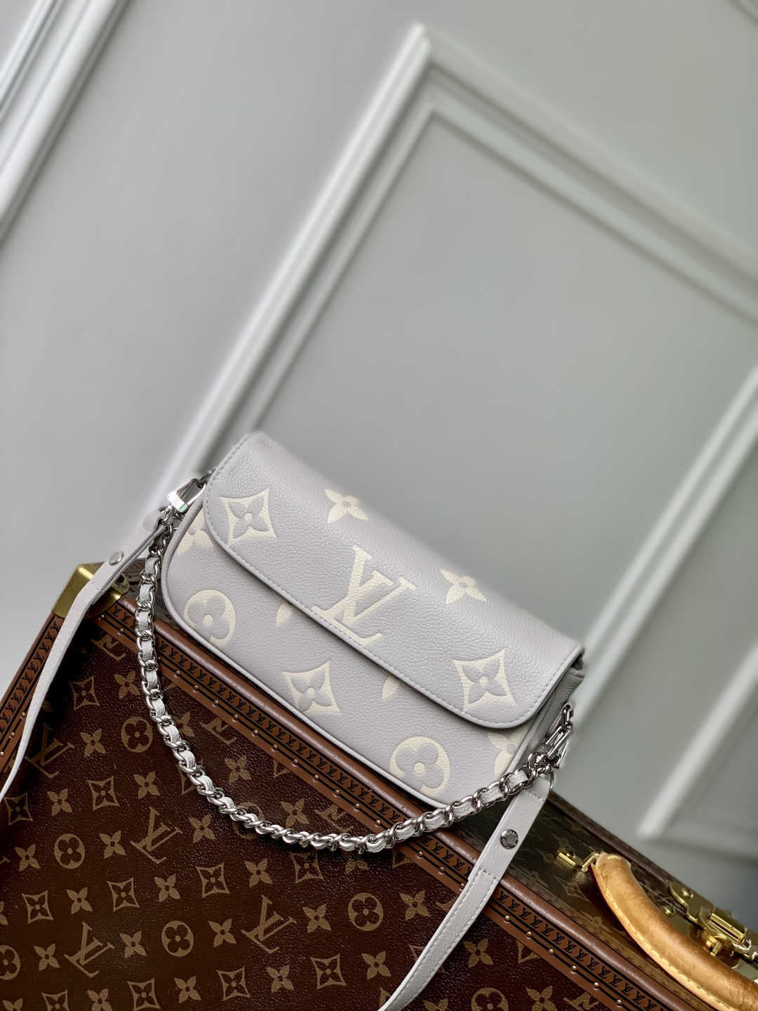 L0vis Vvtt0n Wallet on Chain Ivy-23.5 x 12 x 4.3CM