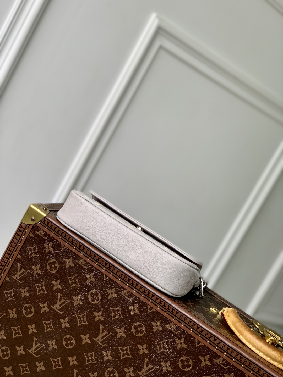 L0vis Vvtt0n Wallet on Chain Ivy-23.5 x 12 x 4.3CM