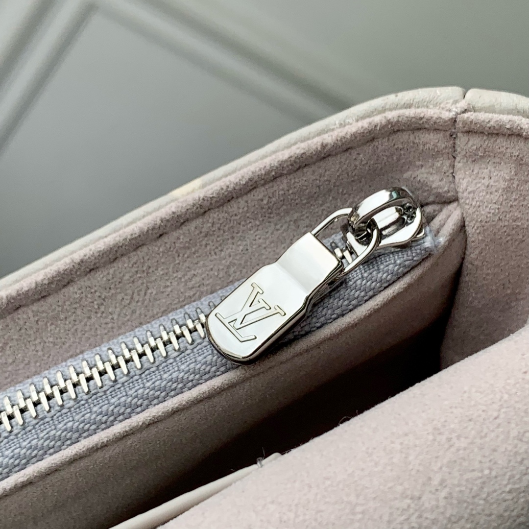 L0vis Vvtt0n Wallet on Chain Ivy-23.5 x 12 x 4.3CM