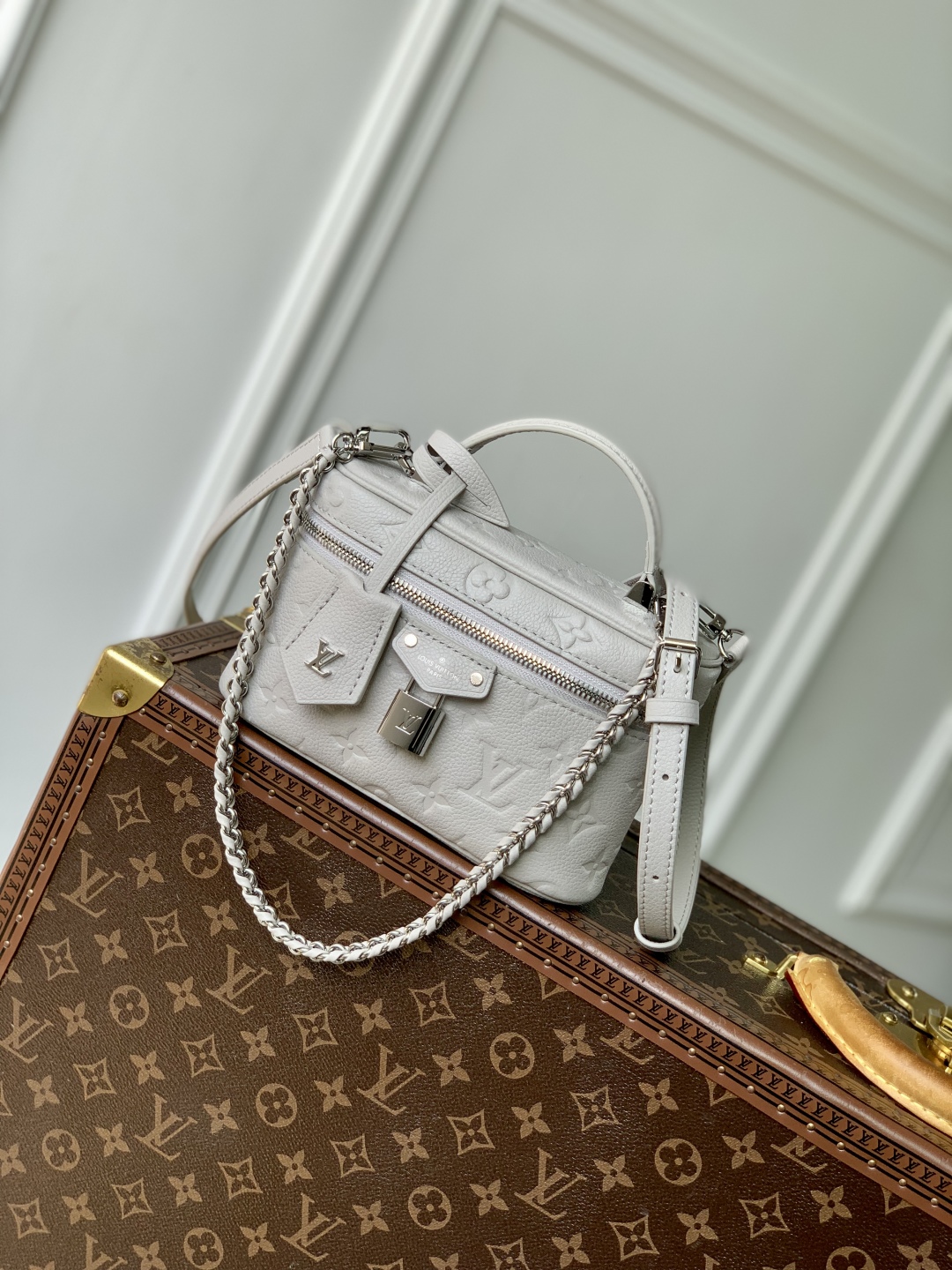L0vis Vvtt0n Vanity Chain Pouch-11.5x6.5x19CM