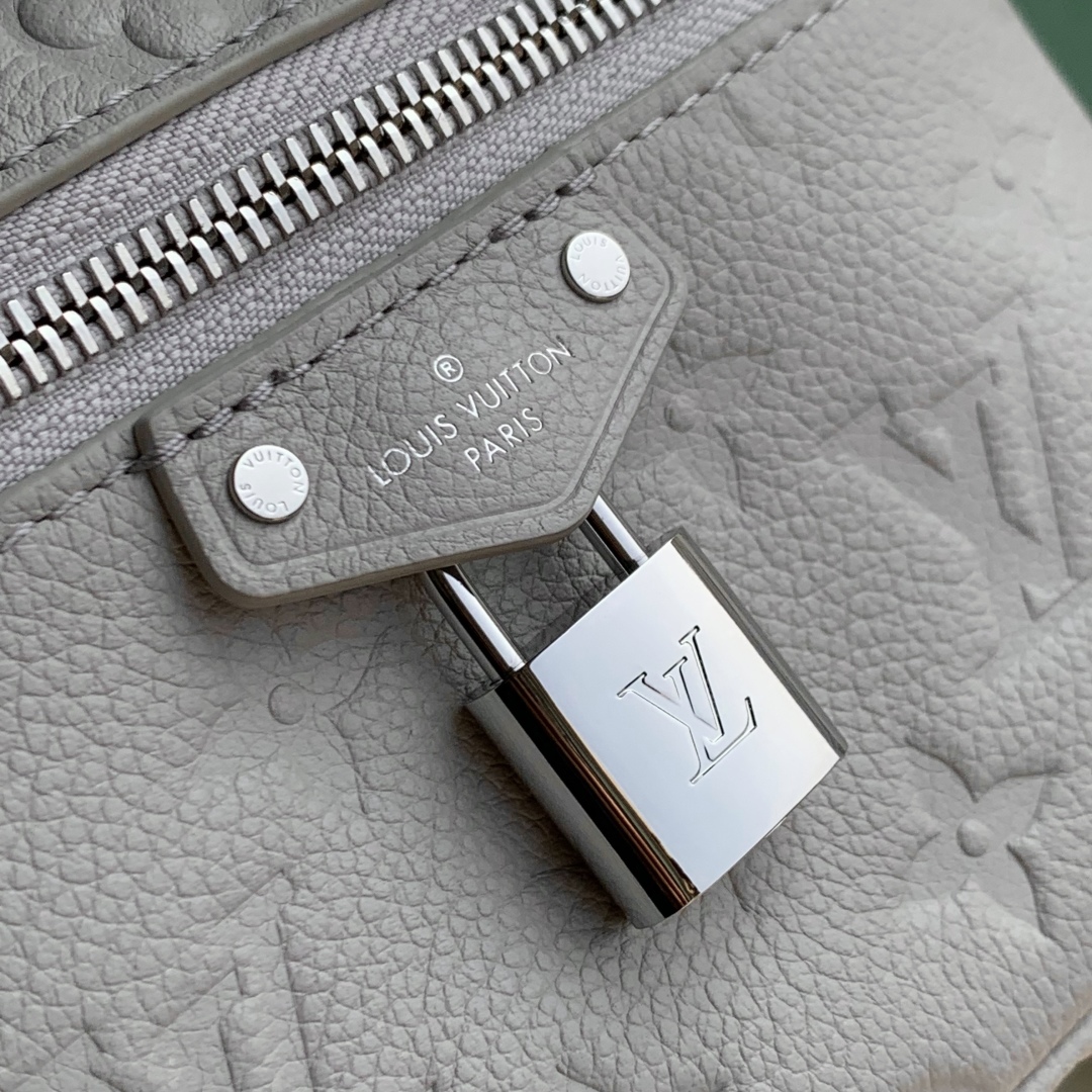 L0vis Vvtt0n Vanity Chain Pouch-11.5x6.5x19CM