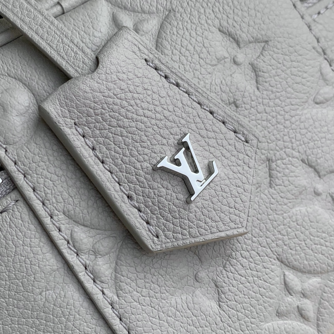 L0vis Vvtt0n Vanity Chain Pouch-11.5x6.5x19CM