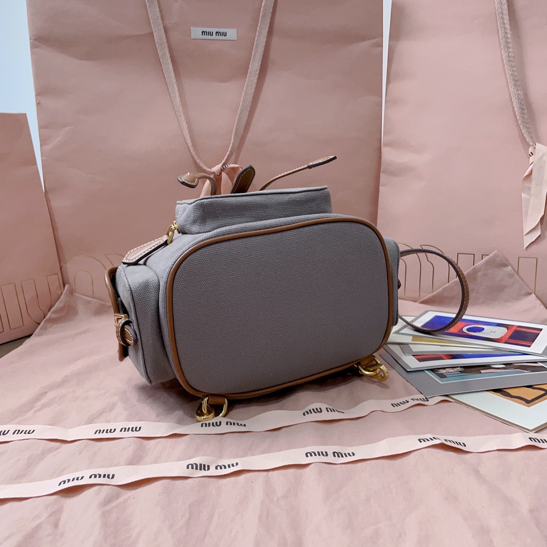 M1um1u backpack-22x18x11.5cm