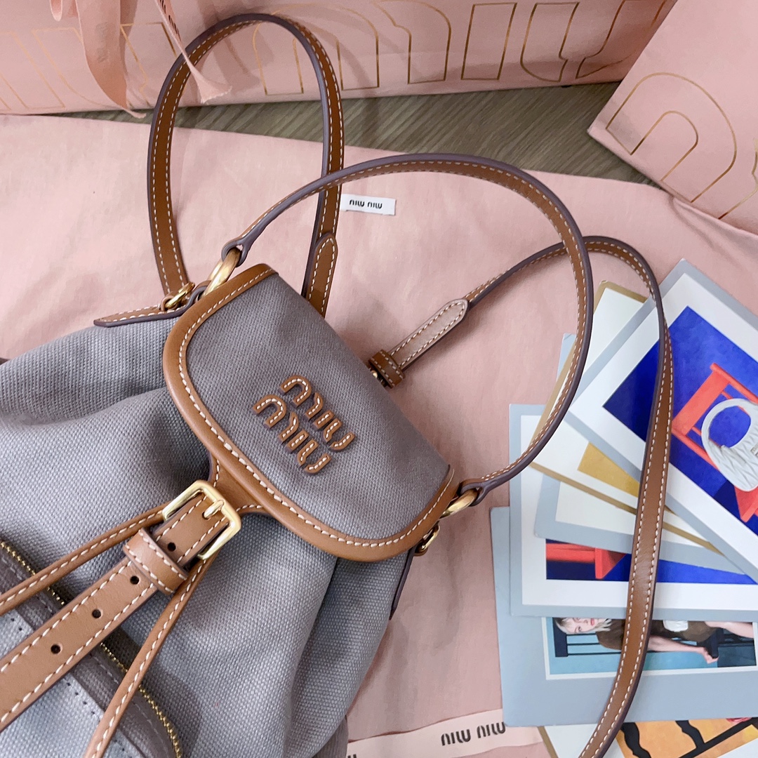 M1um1u backpack-22x18x11.5cm