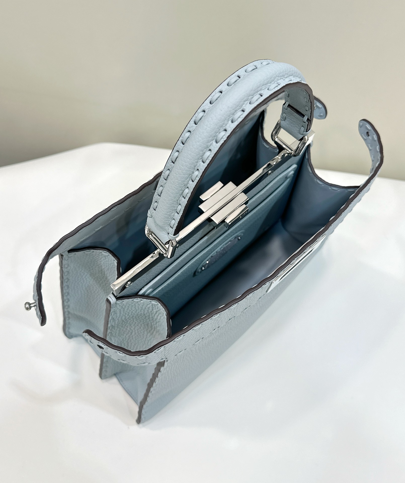 F**di Peekaboo Soft-33x10x25.5CM