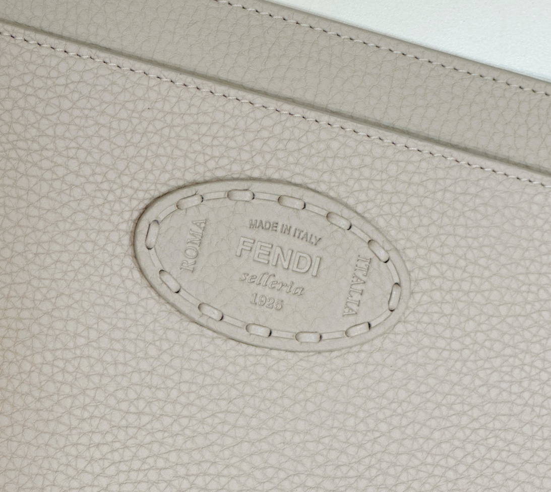 F**di Peekaboo Soft-33x10x25.5CM