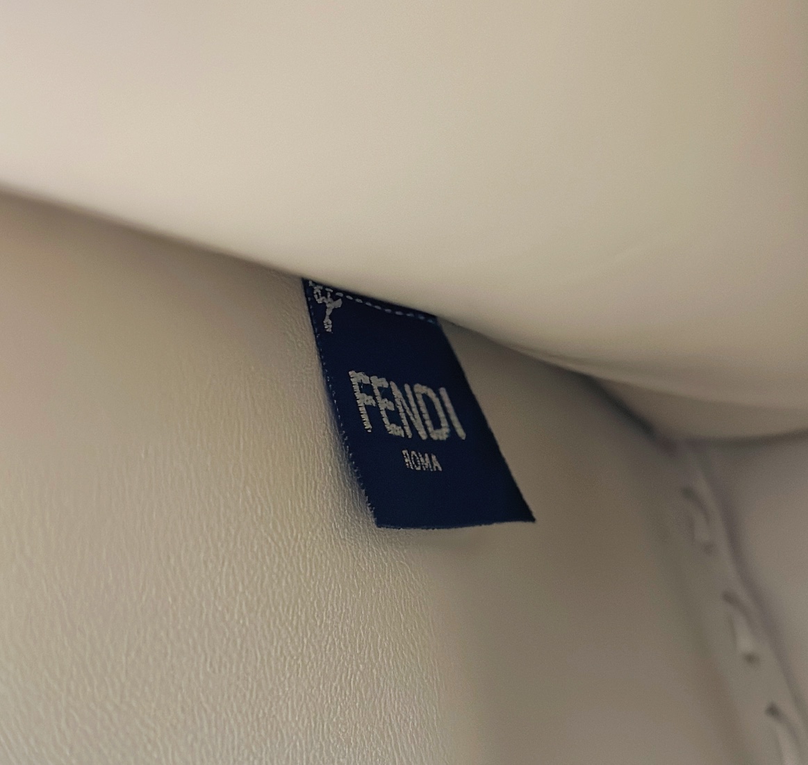 F**di Peekaboo Soft-33x10x25.5CM