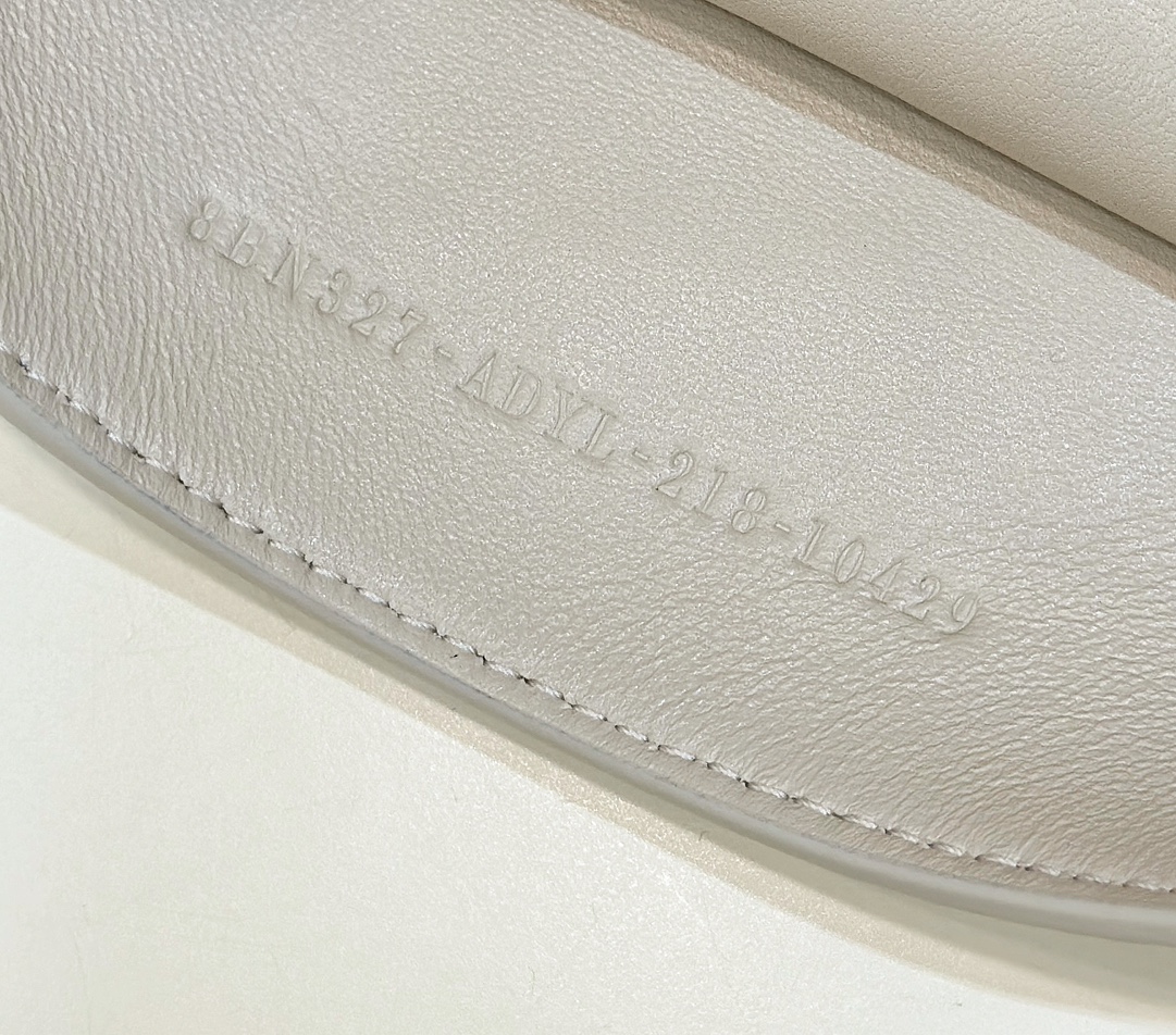 F**di Peekaboo Soft-33x10x25.5CM