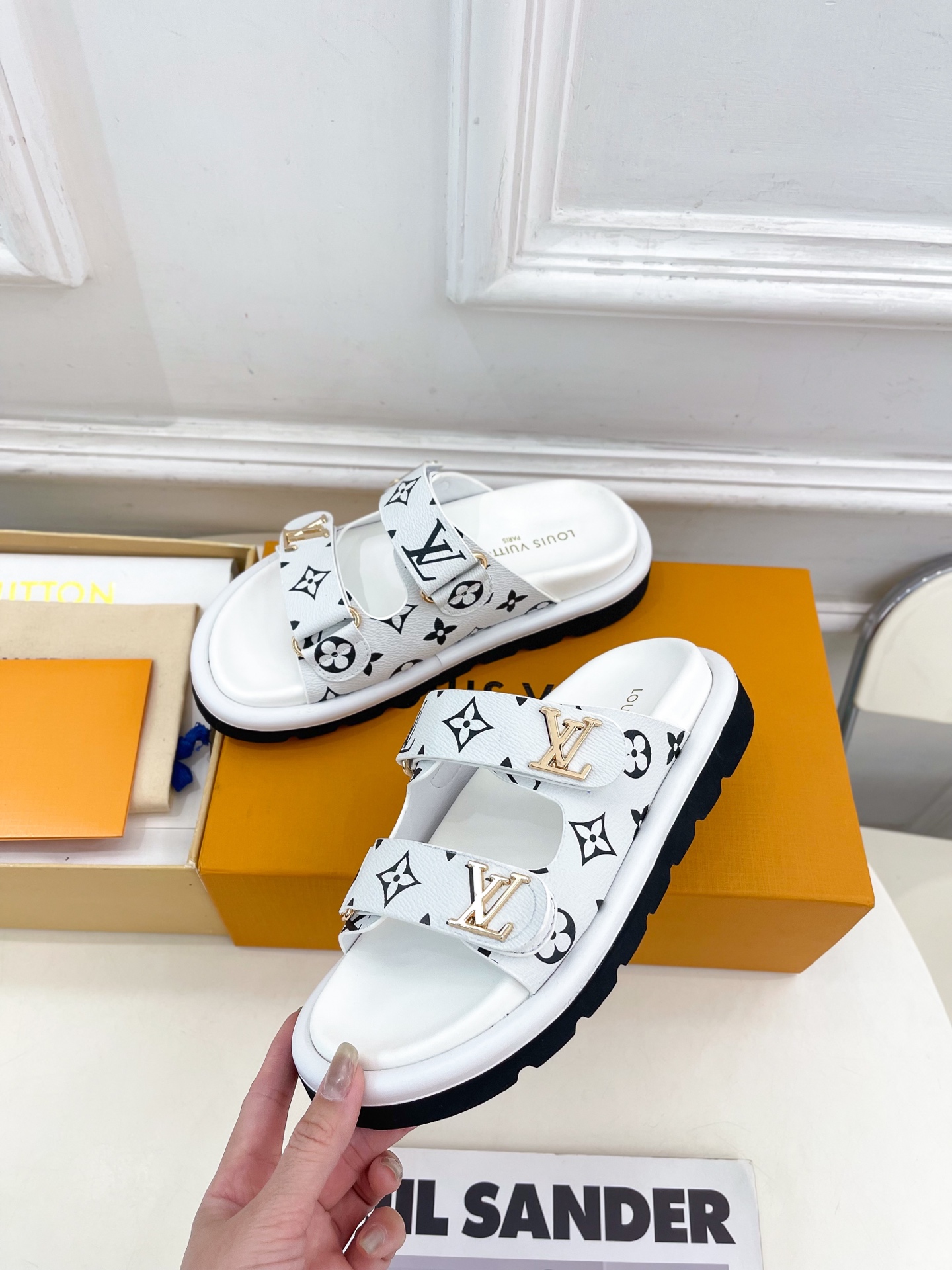 L0vis Vvtt0n 25SS Sandals