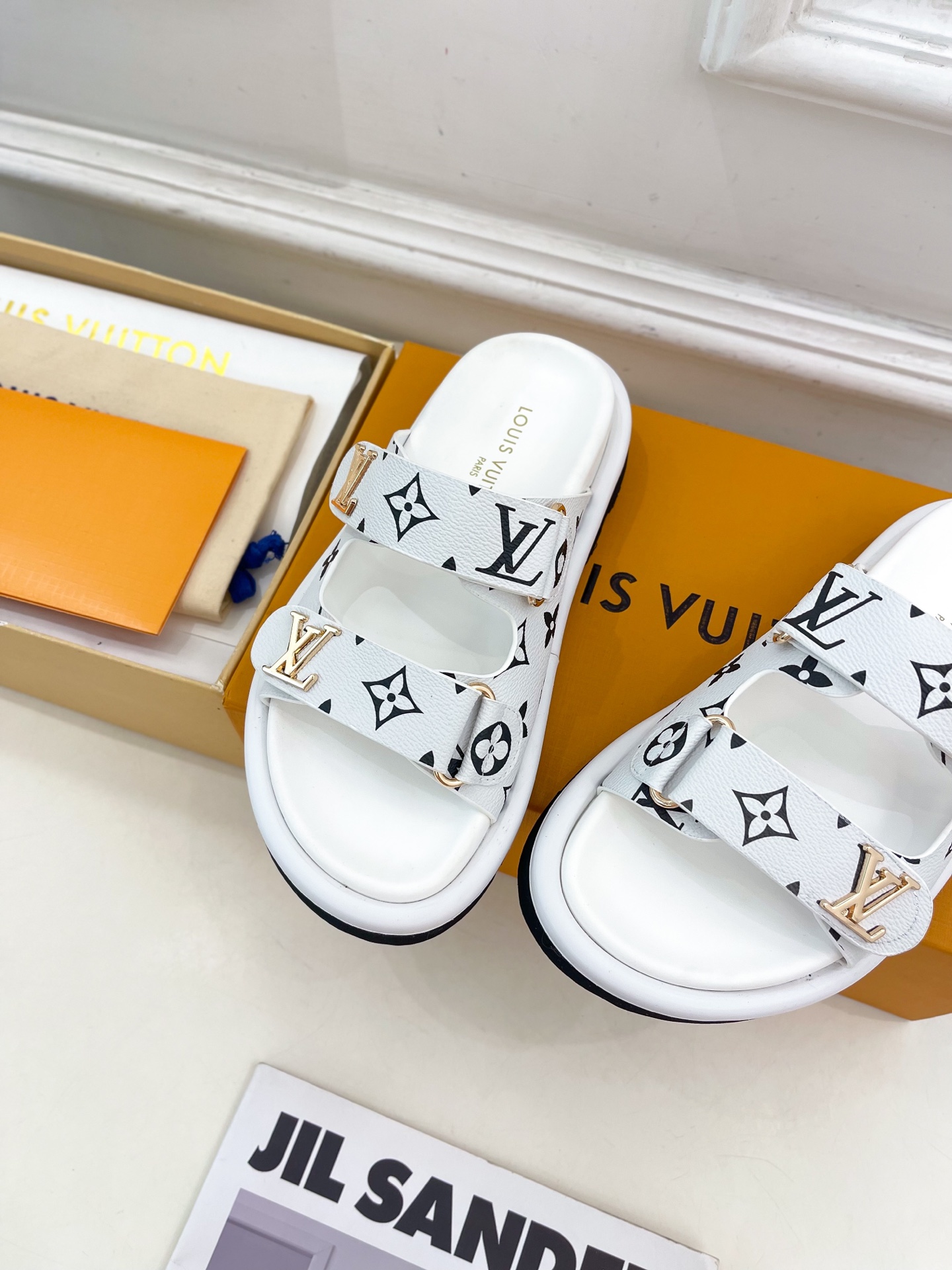 L0vis Vvtt0n 25SS Sandals