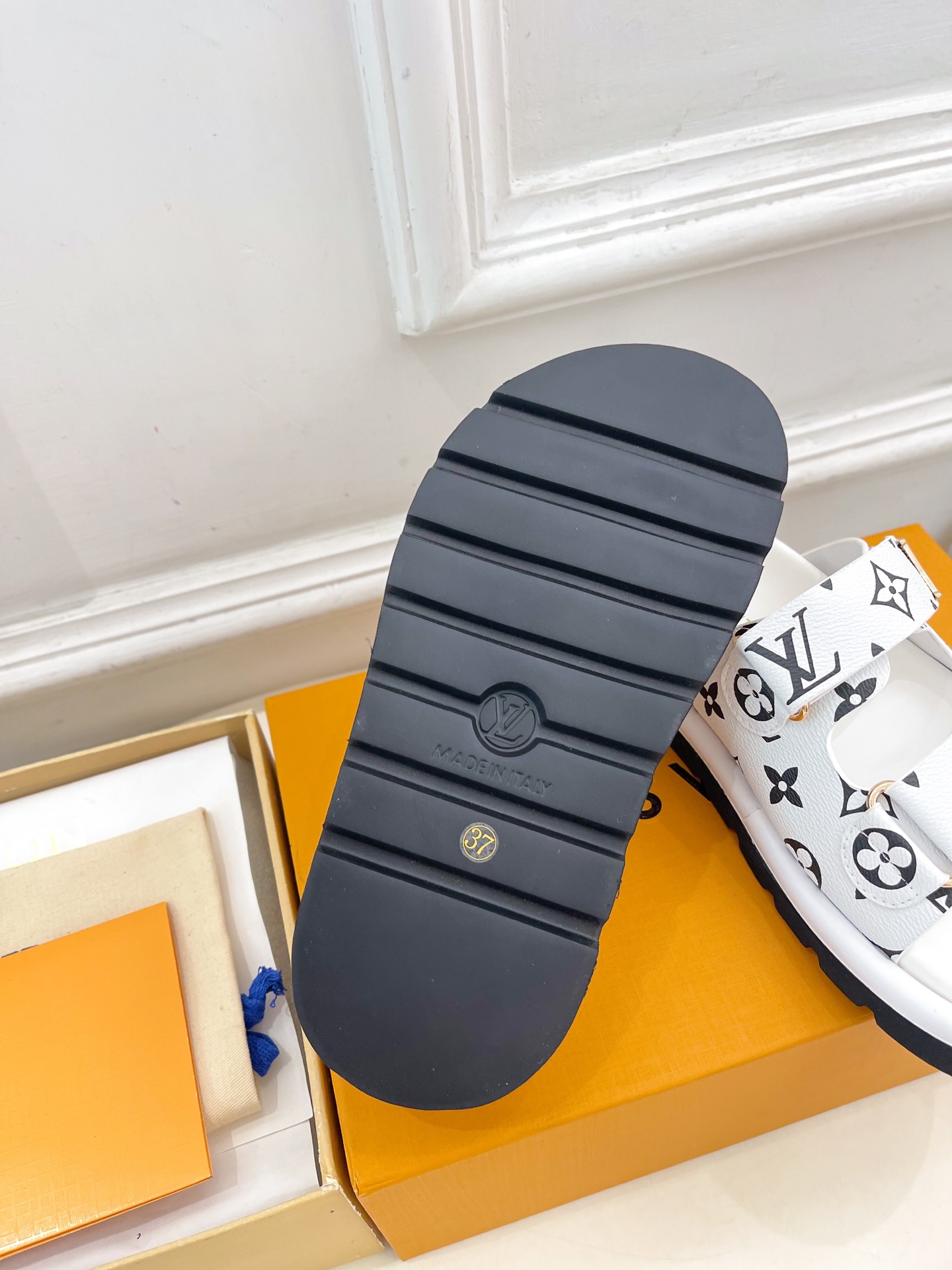 L0vis Vvtt0n 25SS Sandals