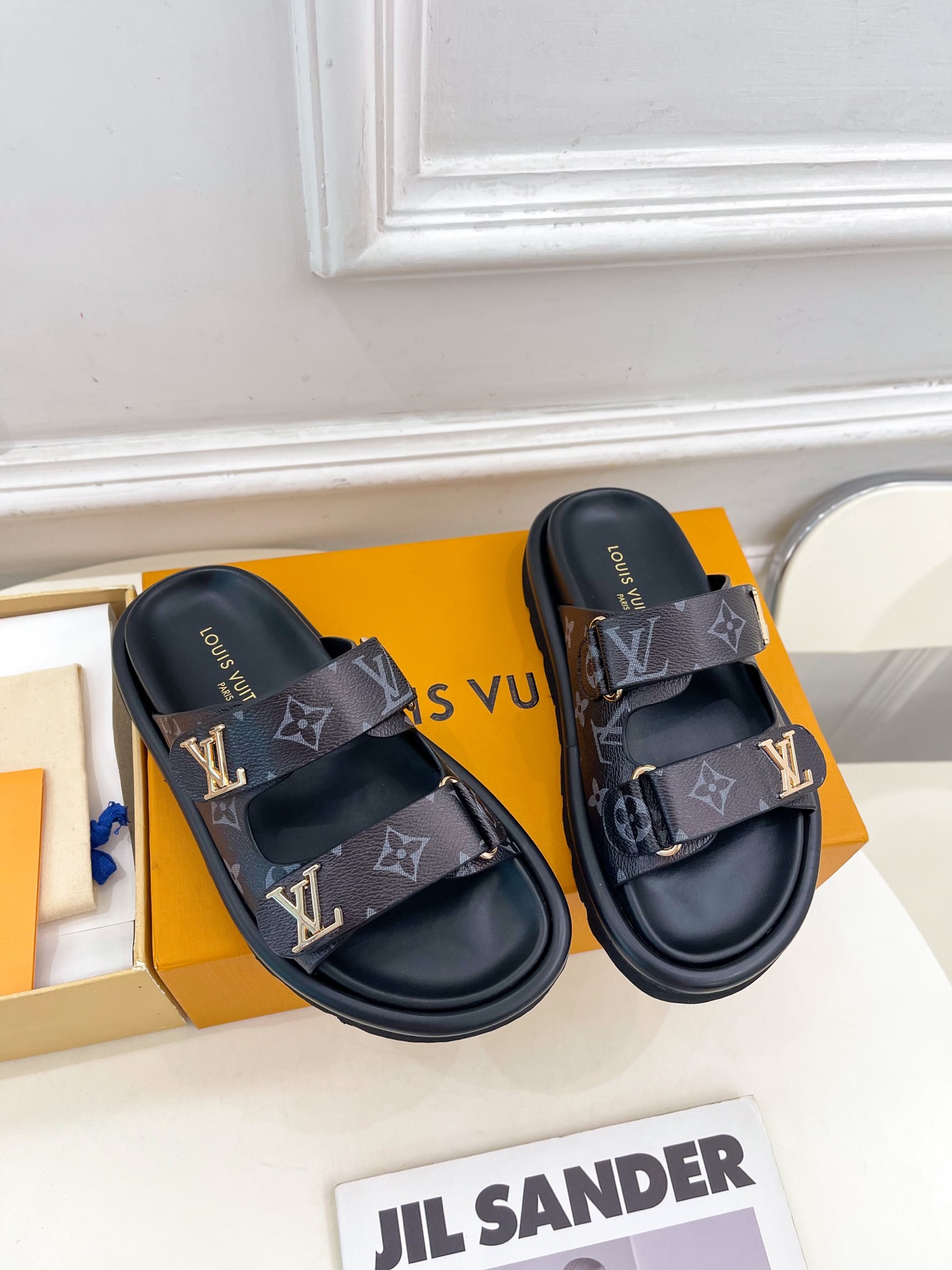 L0vis Vvtt0n 25SS Sandals