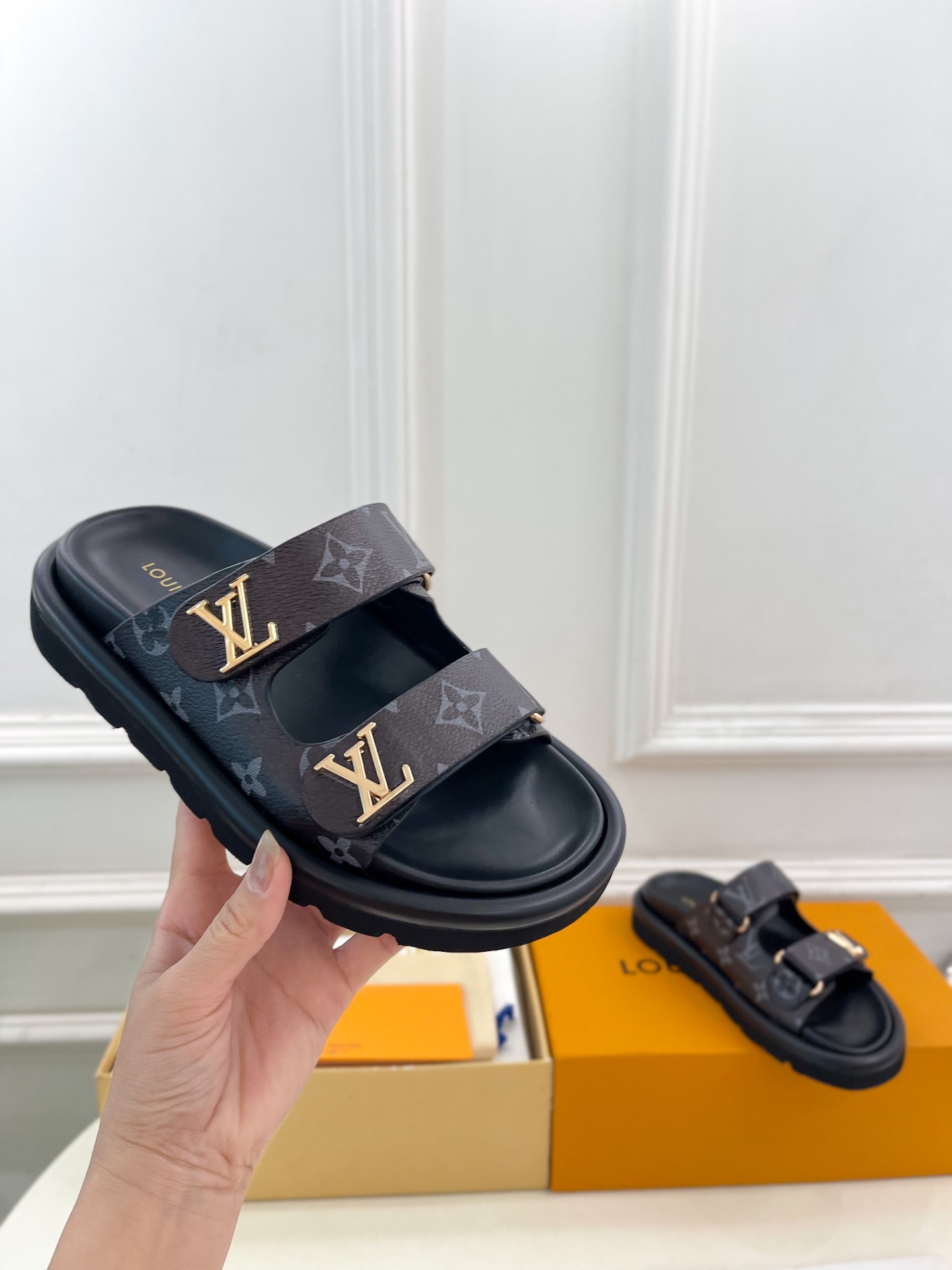 L0vis Vvtt0n 25SS Sandals