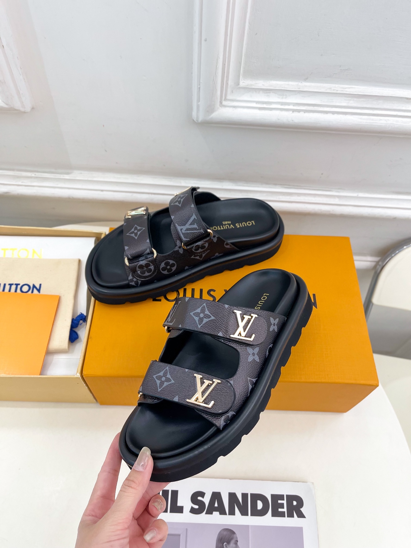 L0vis Vvtt0n 25SS Sandals