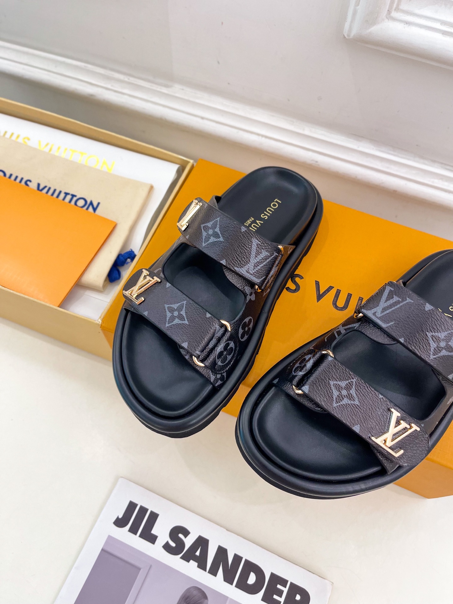 L0vis Vvtt0n 25SS Sandals
