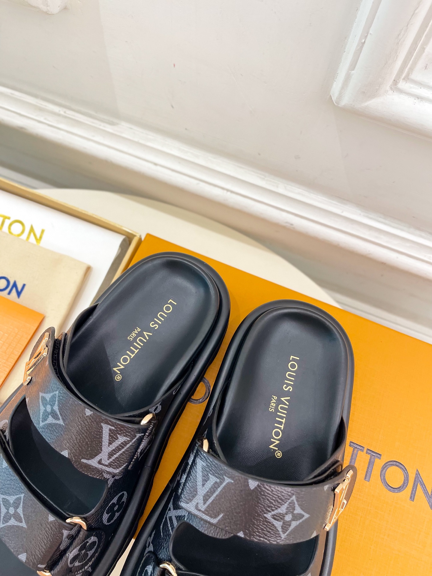 L0vis Vvtt0n 25SS Sandals