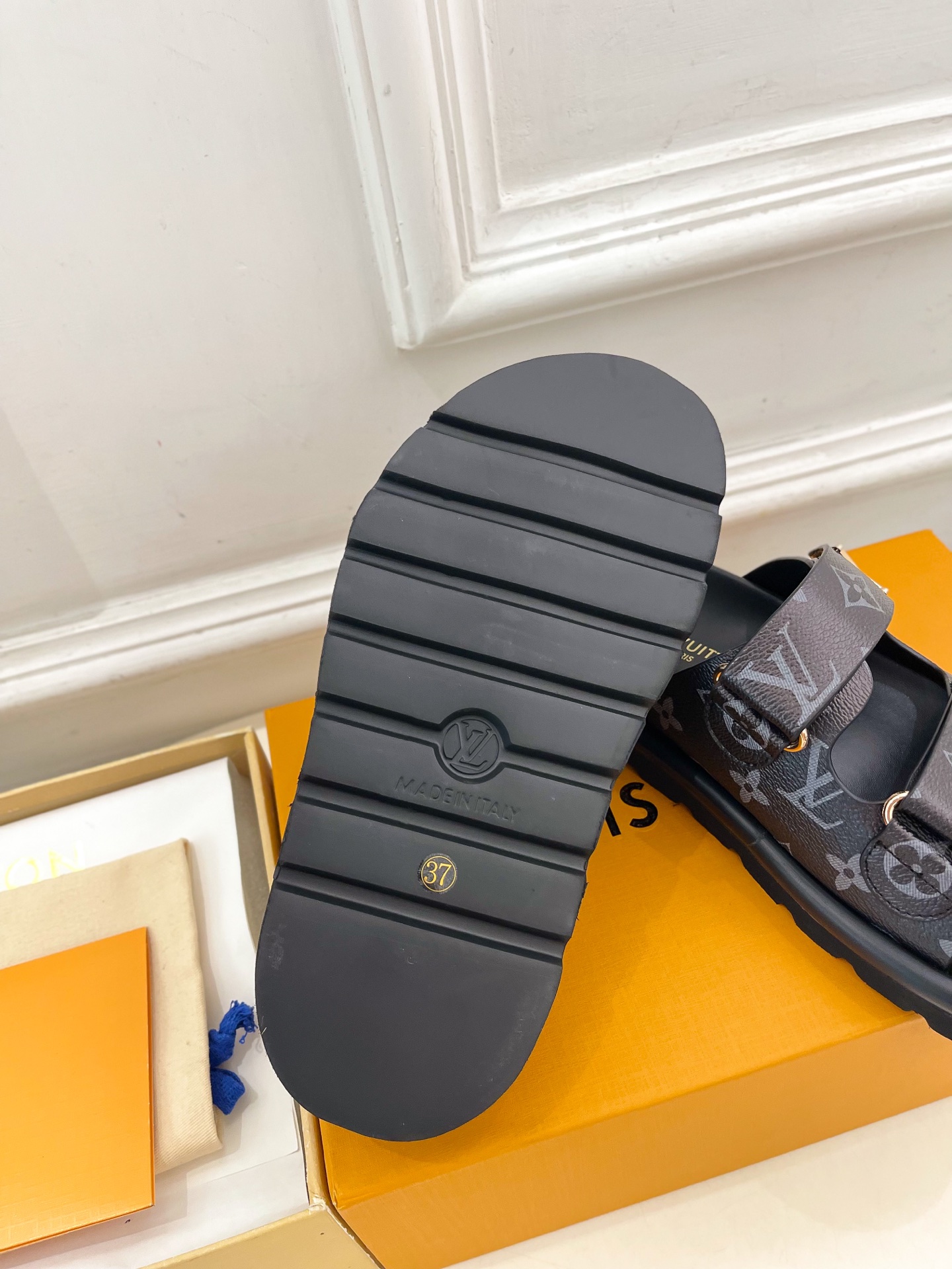 L0vis Vvtt0n 25SS Sandals
