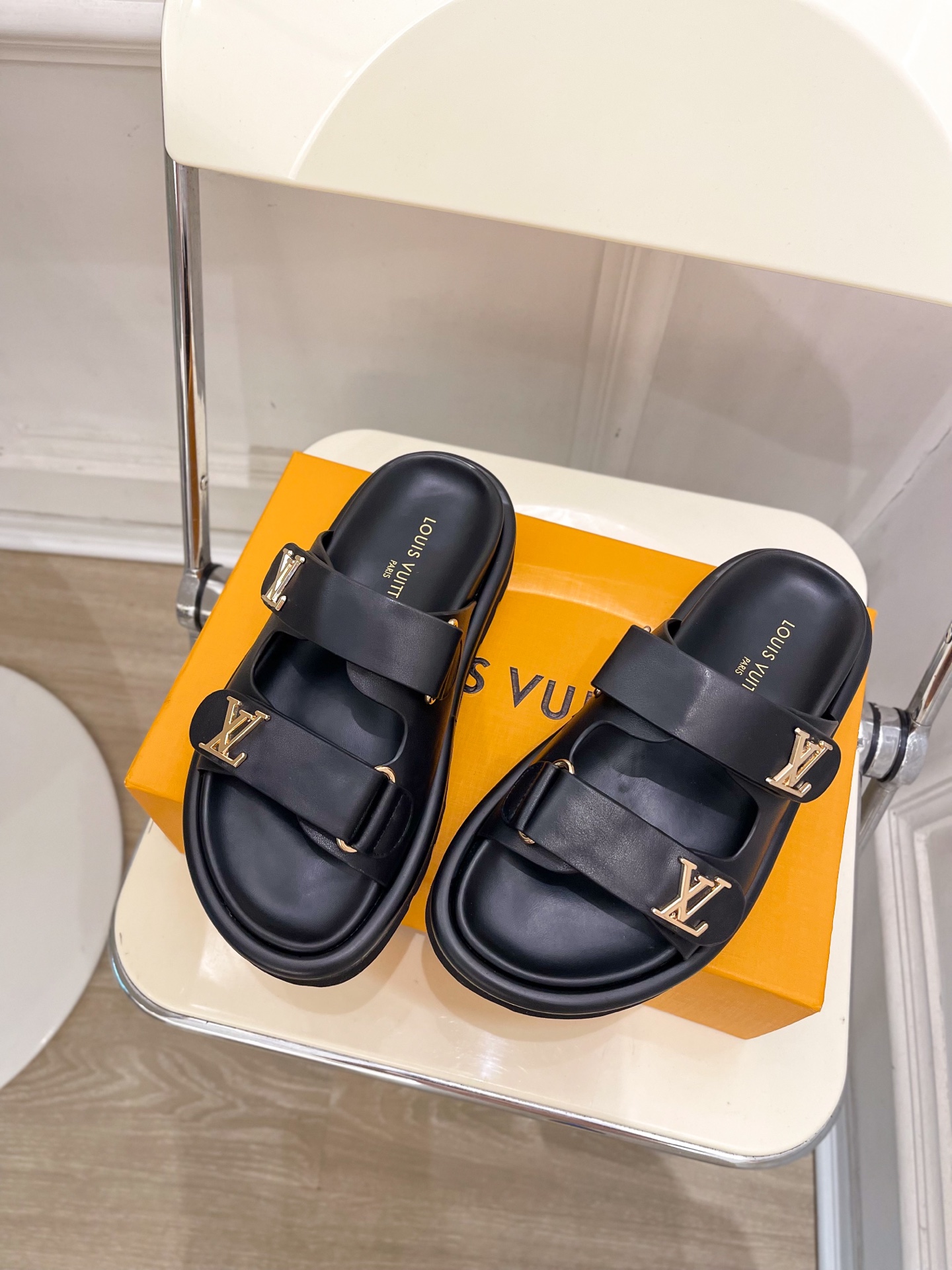 L0vis Vvtt0n 25SS Sandals