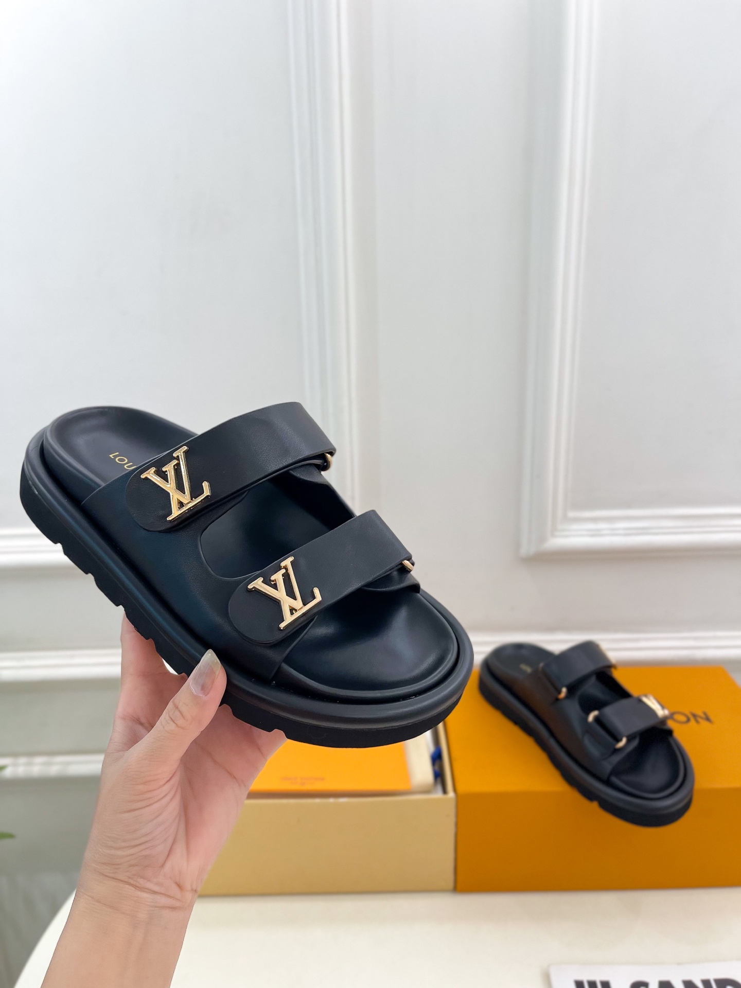 L0vis Vvtt0n 25SS Sandals