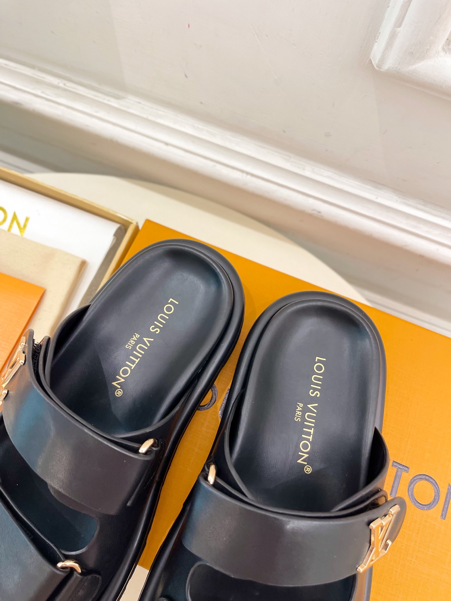 L0vis Vvtt0n 25SS Sandals
