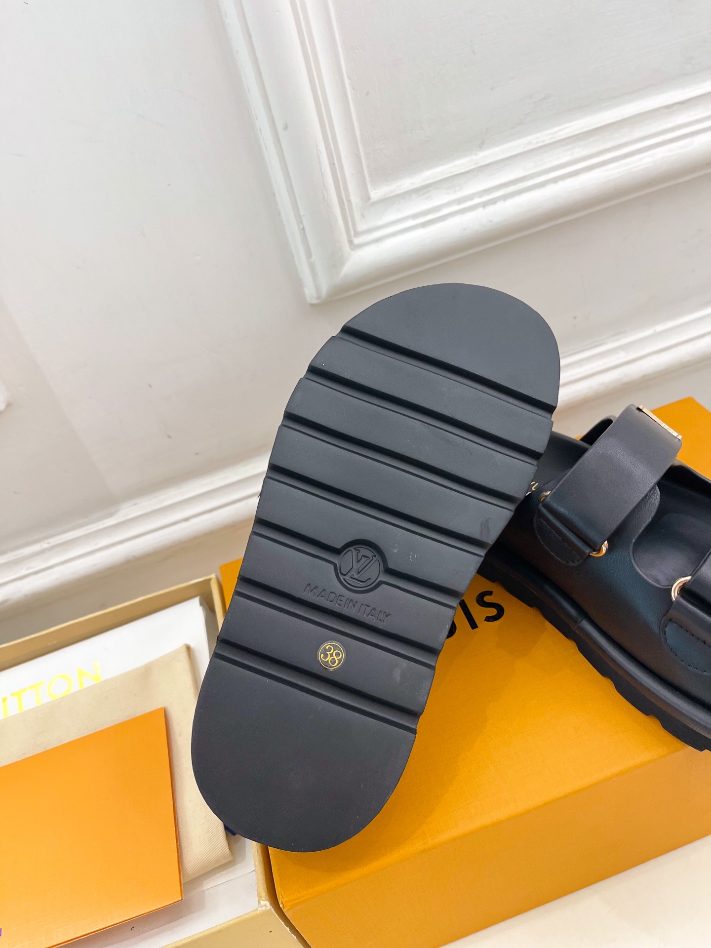 L0vis Vvtt0n 25SS Sandals