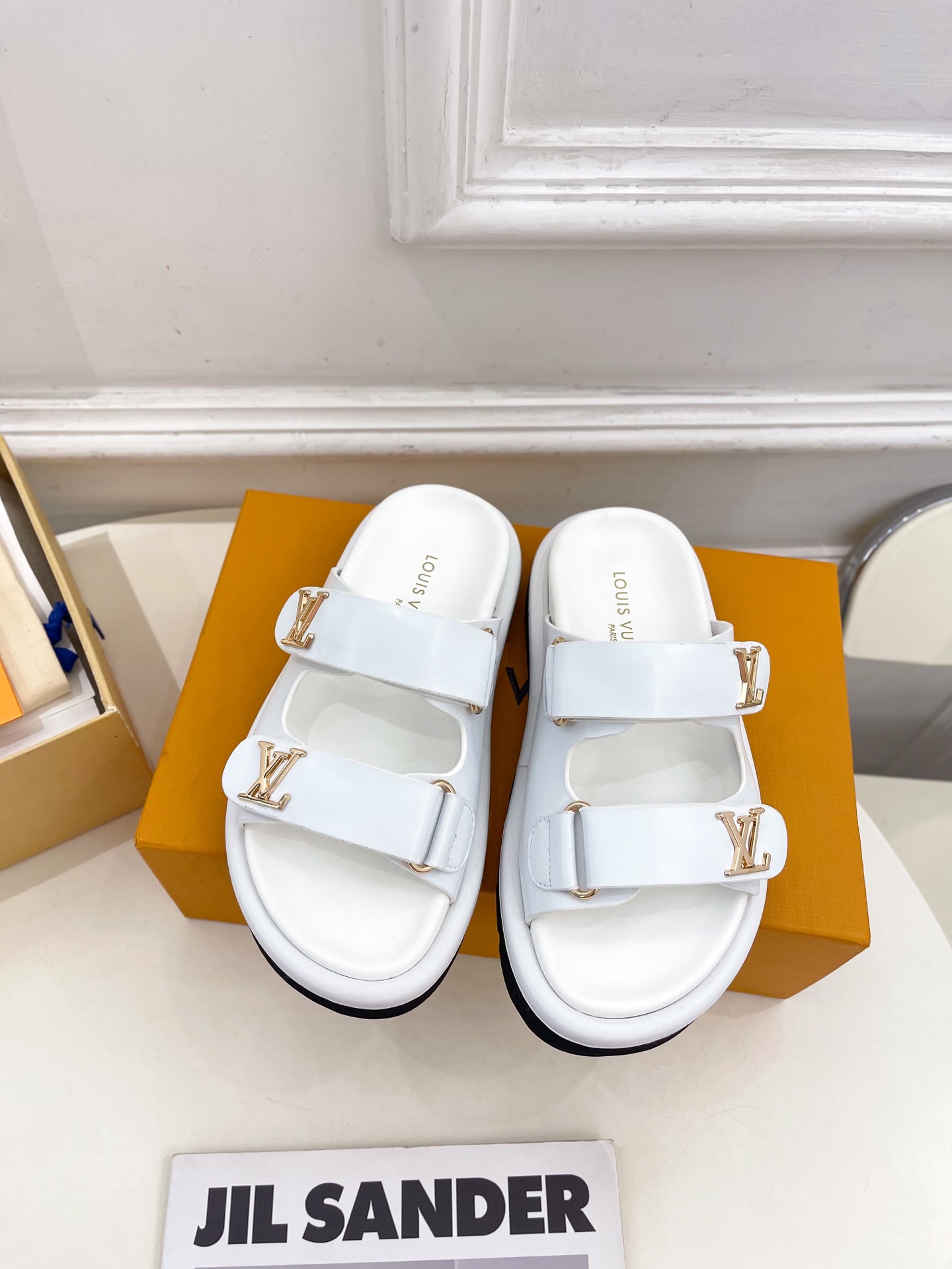 L0vis Vvtt0n 25SS Sandals