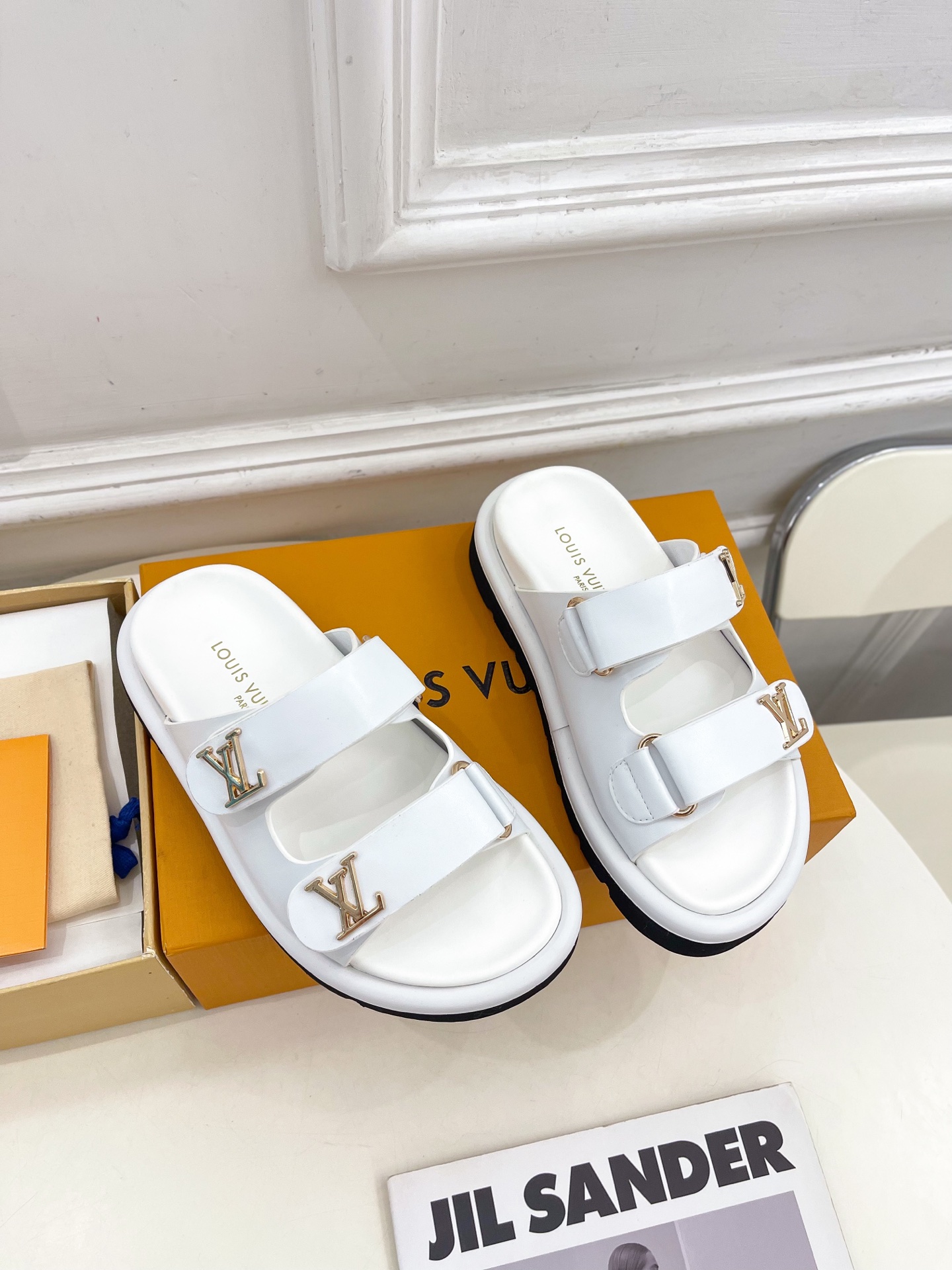 L0vis Vvtt0n 25SS Sandals