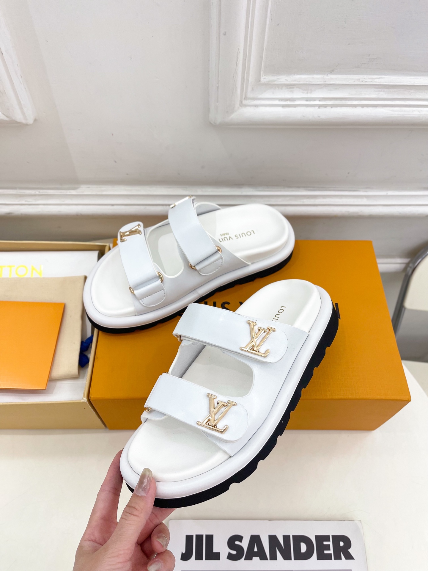 L0vis Vvtt0n 25SS Sandals