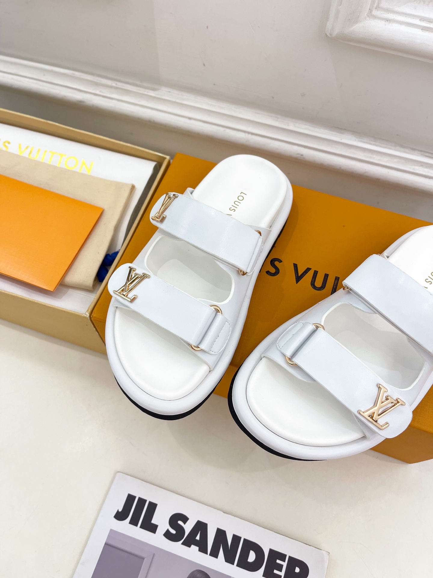 L0vis Vvtt0n 25SS Sandals