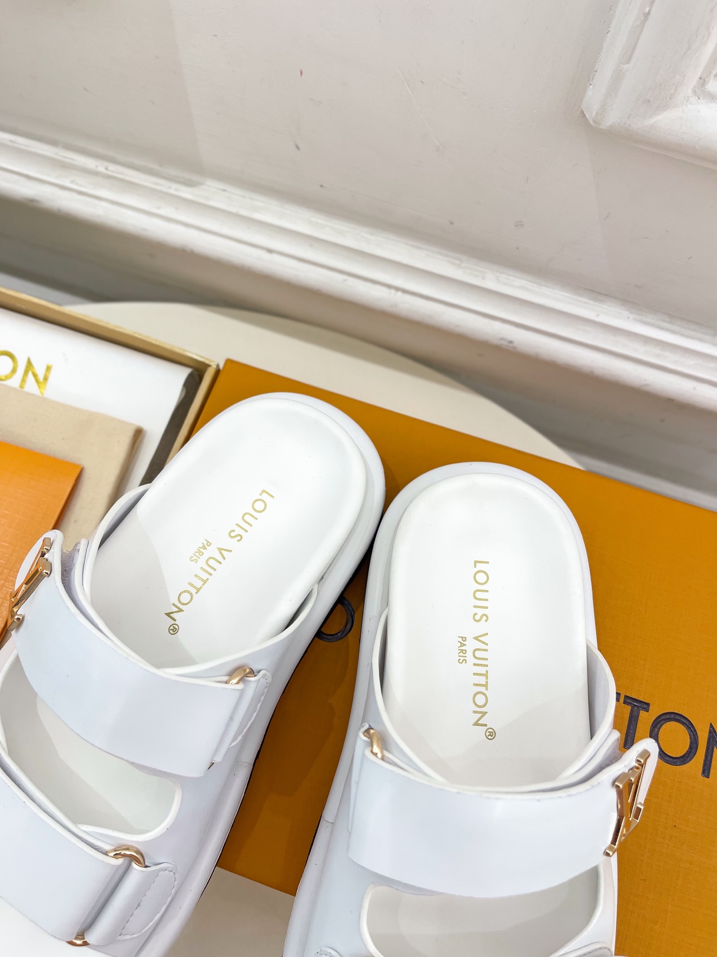 L0vis Vvtt0n 25SS Sandals