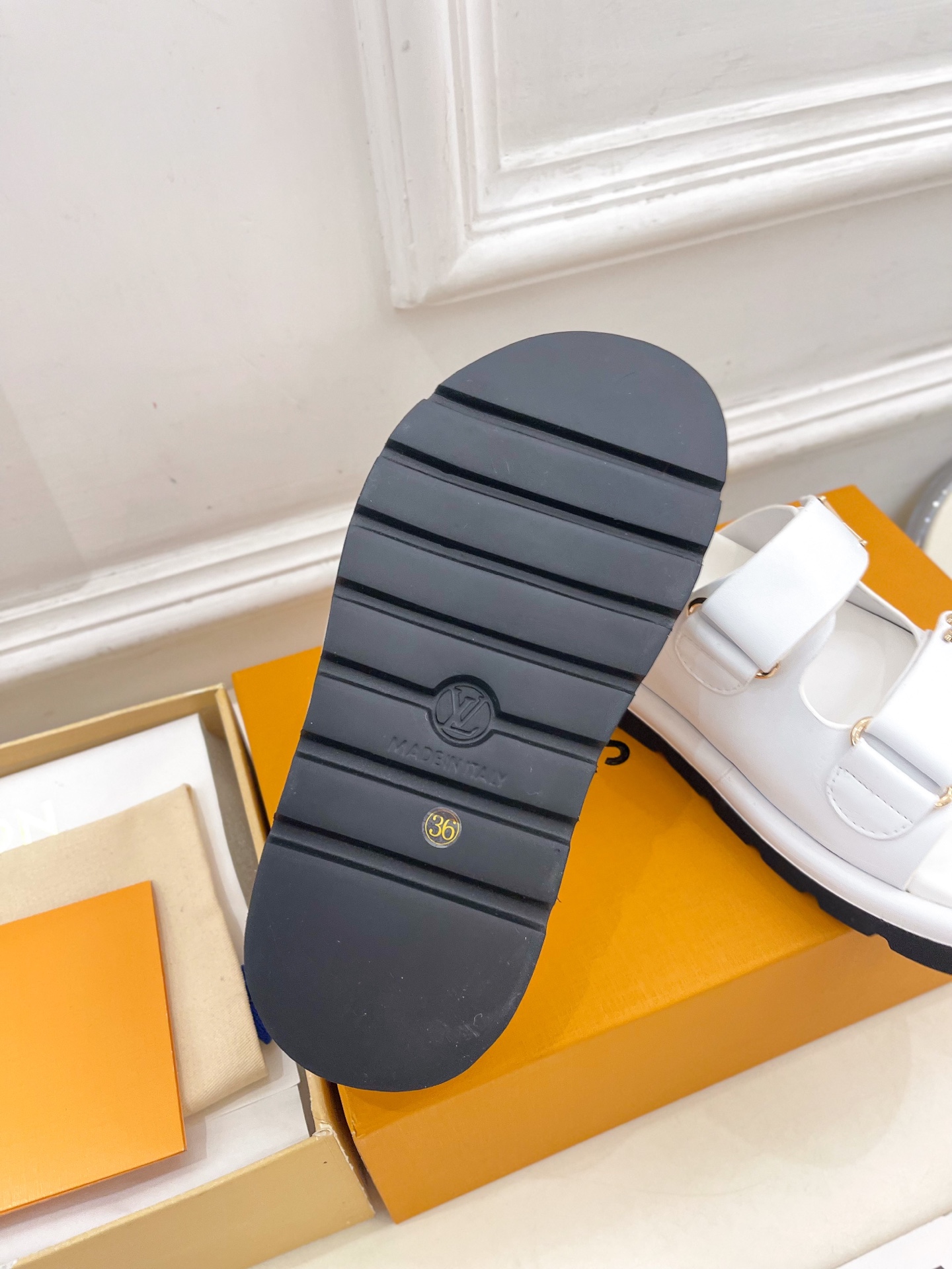 L0vis Vvtt0n 25SS Sandals
