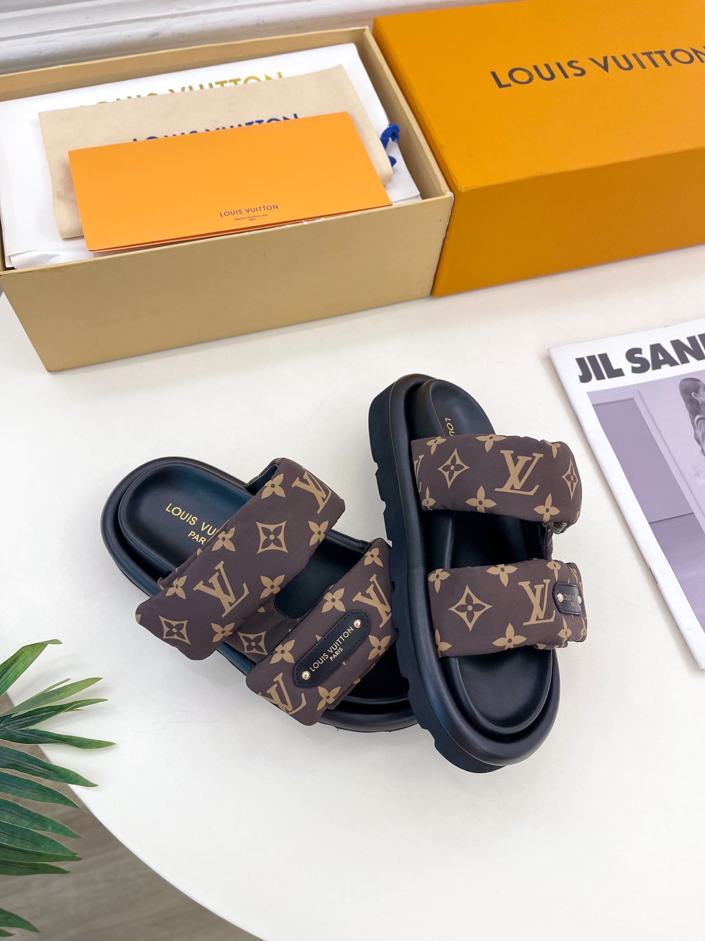 L0vis Vvtt0n 25SS Sandals