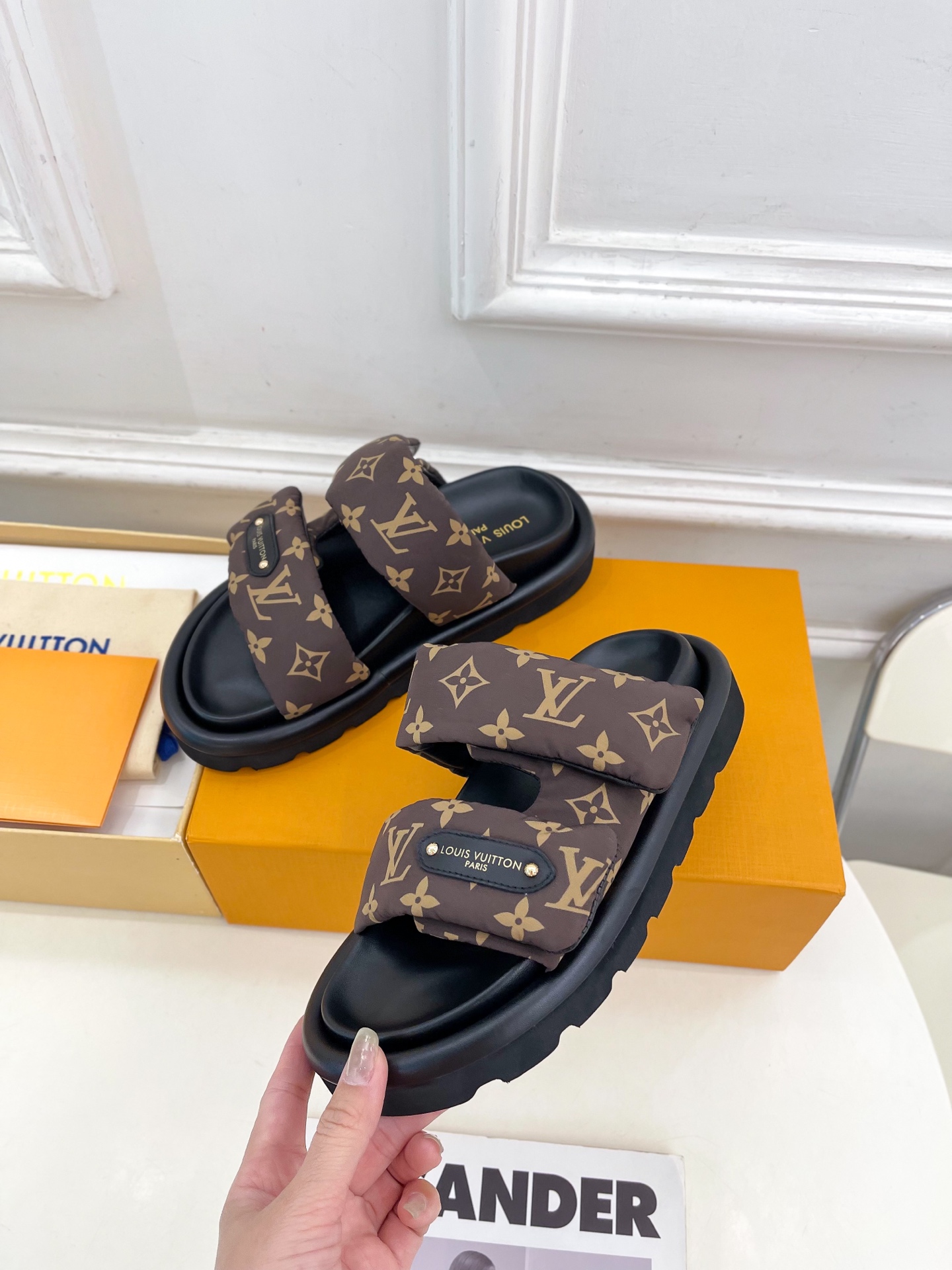 L0vis Vvtt0n 25SS Sandals