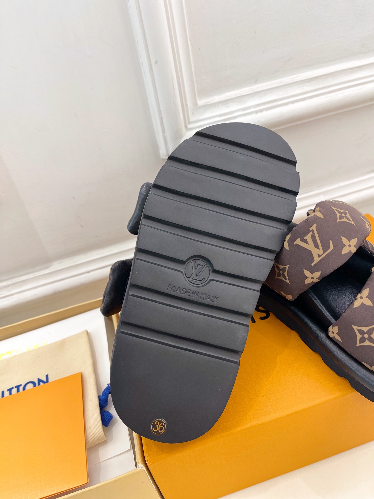L0vis Vvtt0n 25SS Sandals
