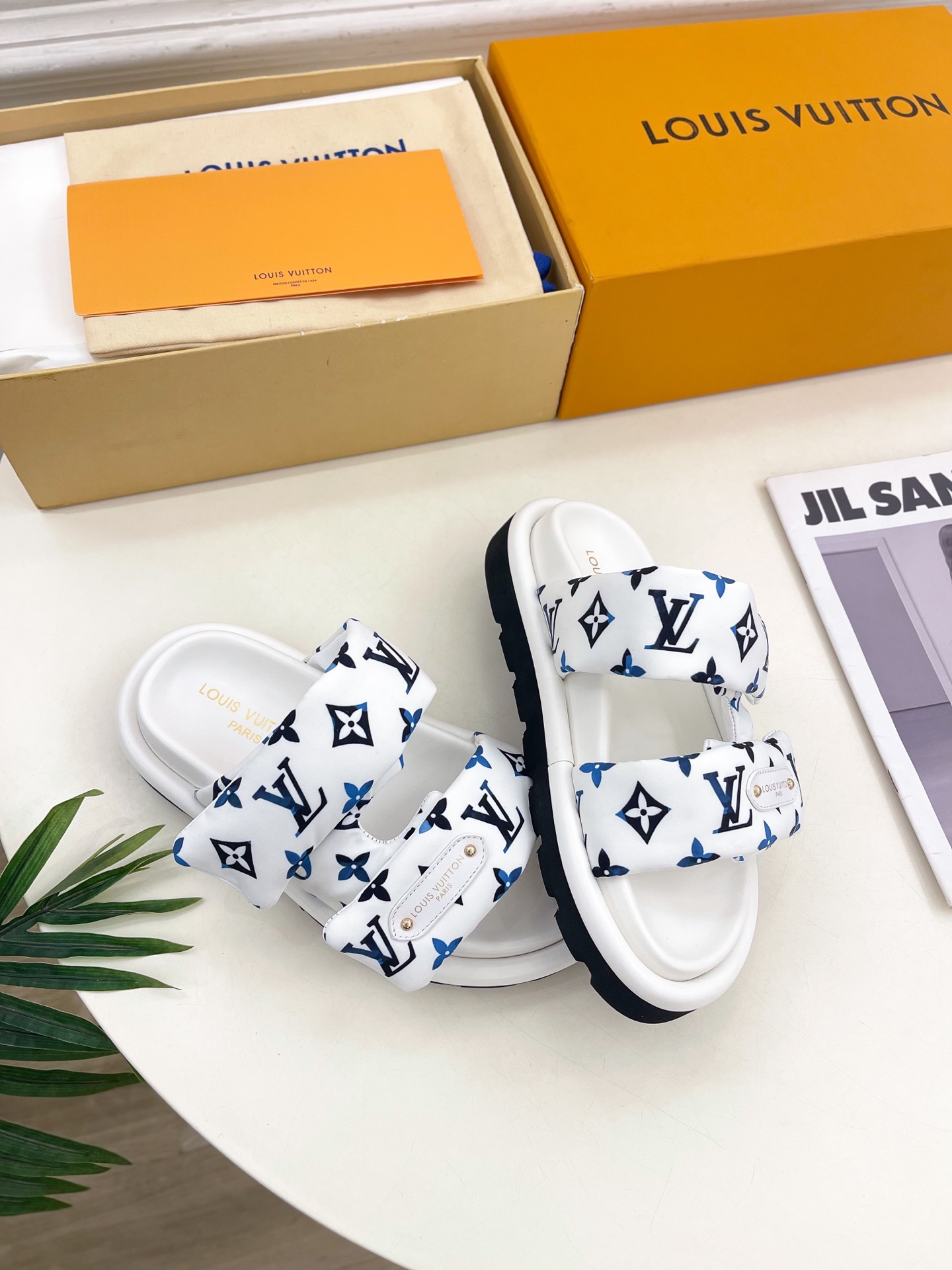 L0vis Vvtt0n 25SS Sandals
