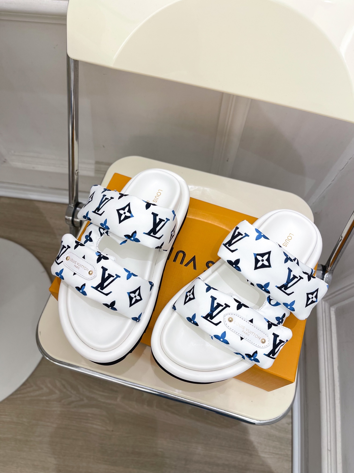 L0vis Vvtt0n 25SS Sandals