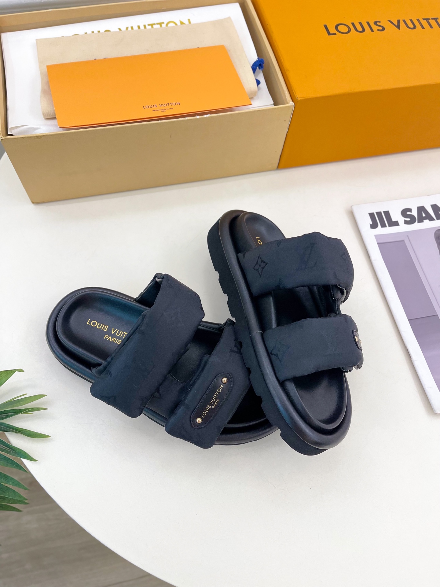 L0vis Vvtt0n 25SS Sandals