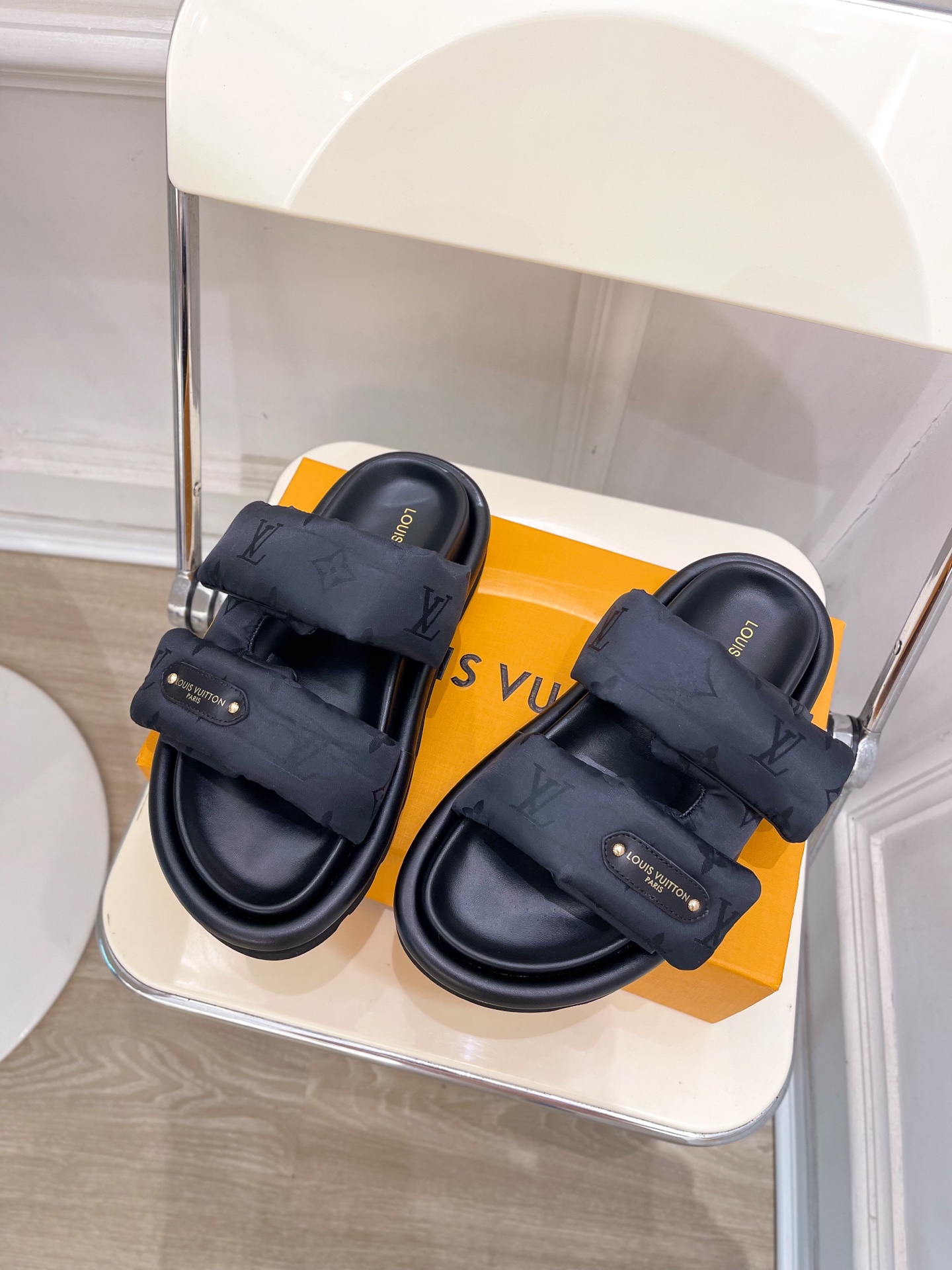 L0vis Vvtt0n 25SS Sandals