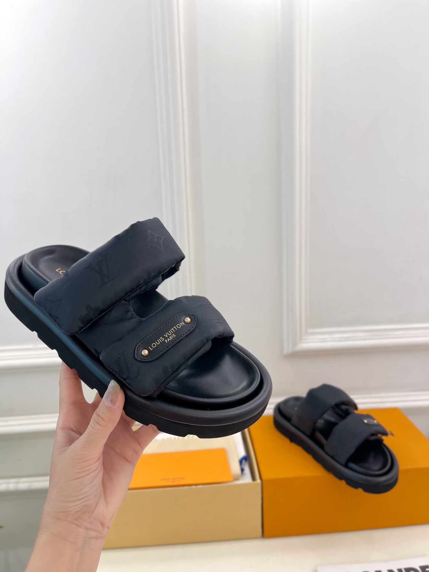 L0vis Vvtt0n 25SS Sandals
