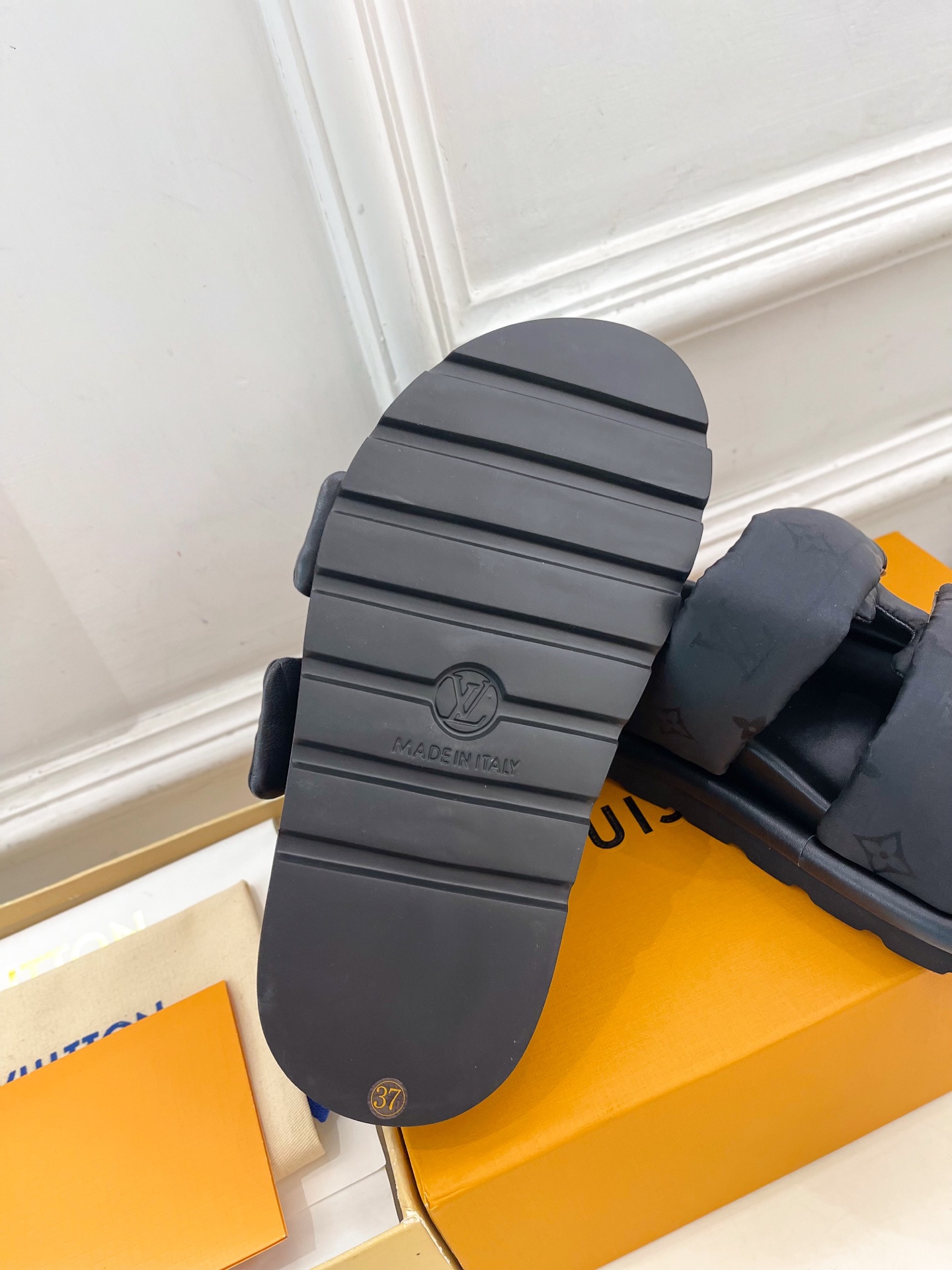 L0vis Vvtt0n 25SS Sandals