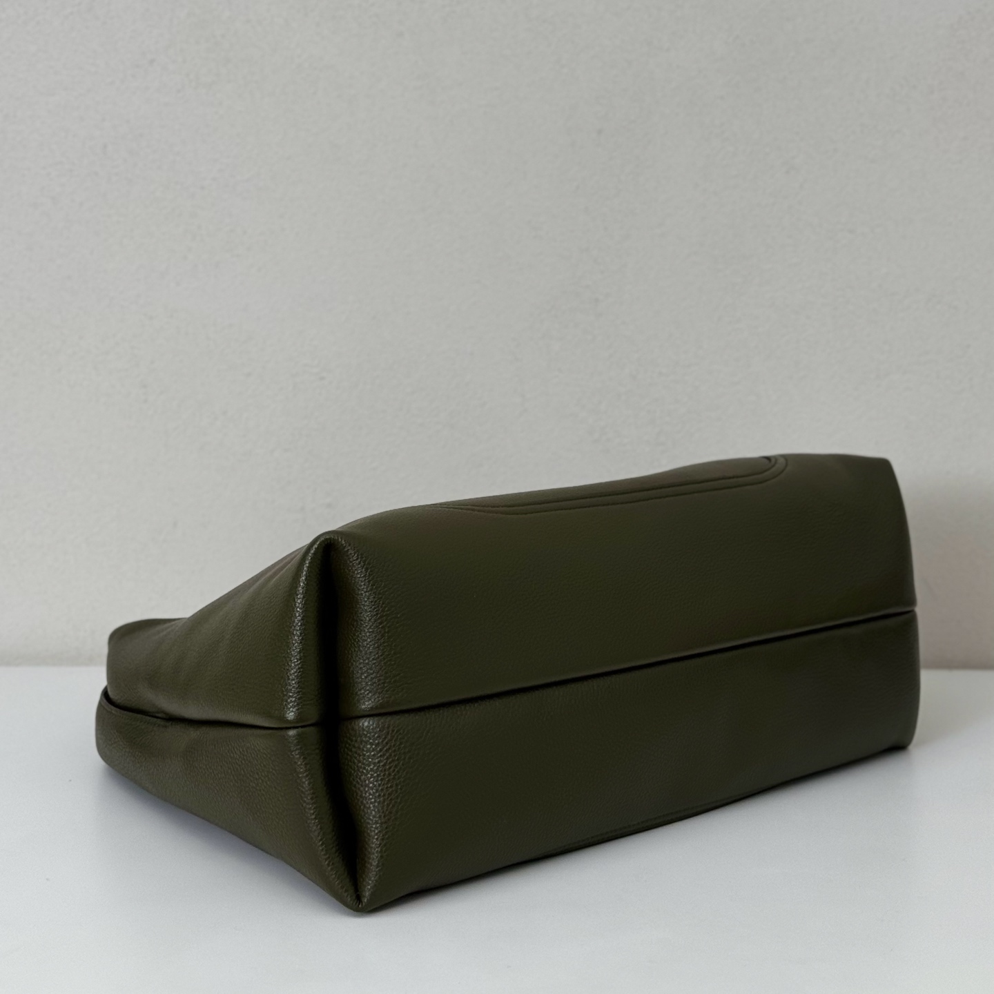 Gvc*1 Softbit Large Shoulder Bag In Leather-46*26*16CM